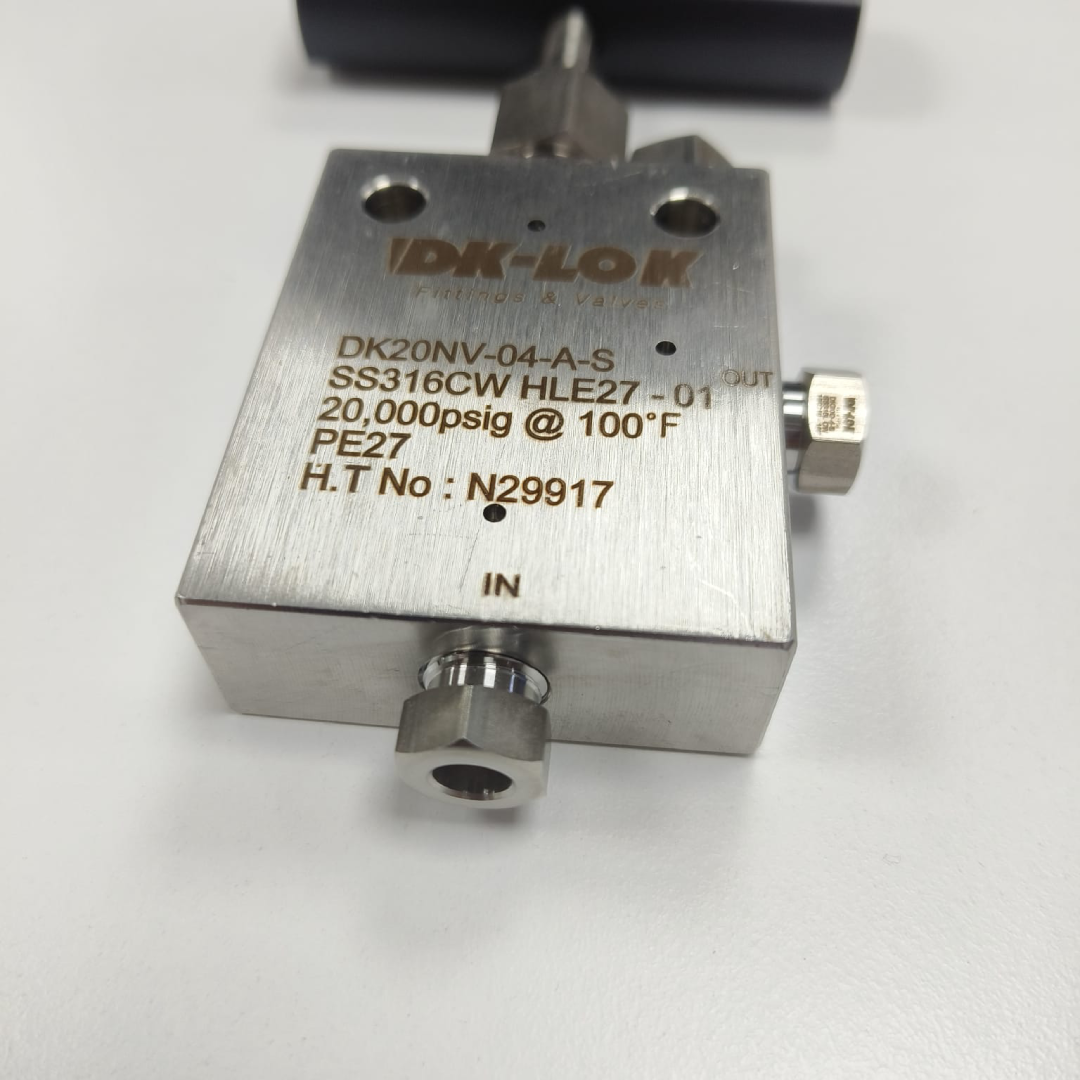 DK-LOK DK-NV High Pressure Needle Valve, 20,000 psi, 1/4" Angle, SS316L, DK20NV-04-A — photo 4 of 6