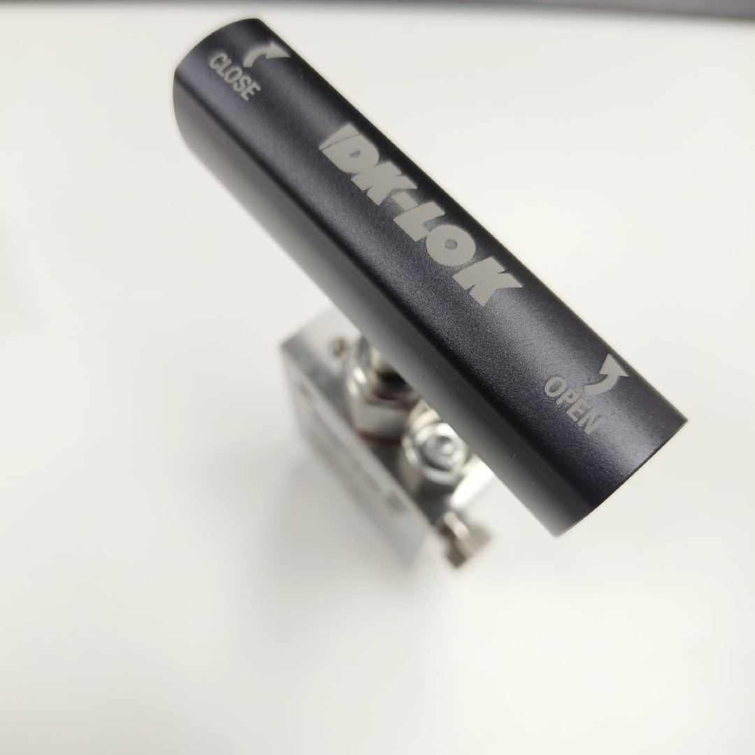 DK-LOK DK-NV High Pressure Needle Valve, 20,000 psi, 1/4" Angle, SS316L, DK20NV-04-A — photo 5 of 6