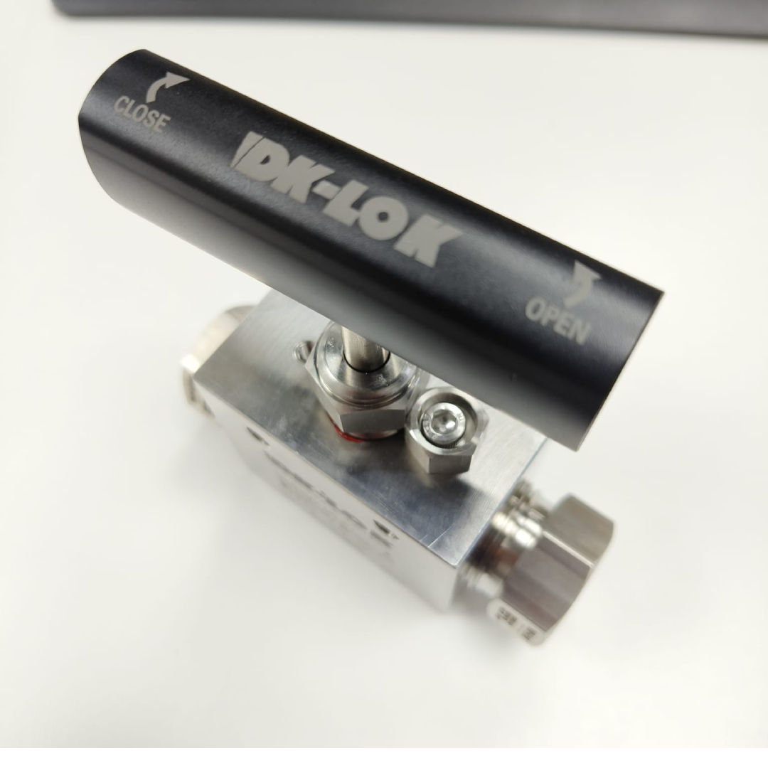 DK-LOK DK-NV High Pressure Needle Valve, 60,000 psi, 9/16" Straight, SS316L, DK60NV-09 — photo 5 of 6