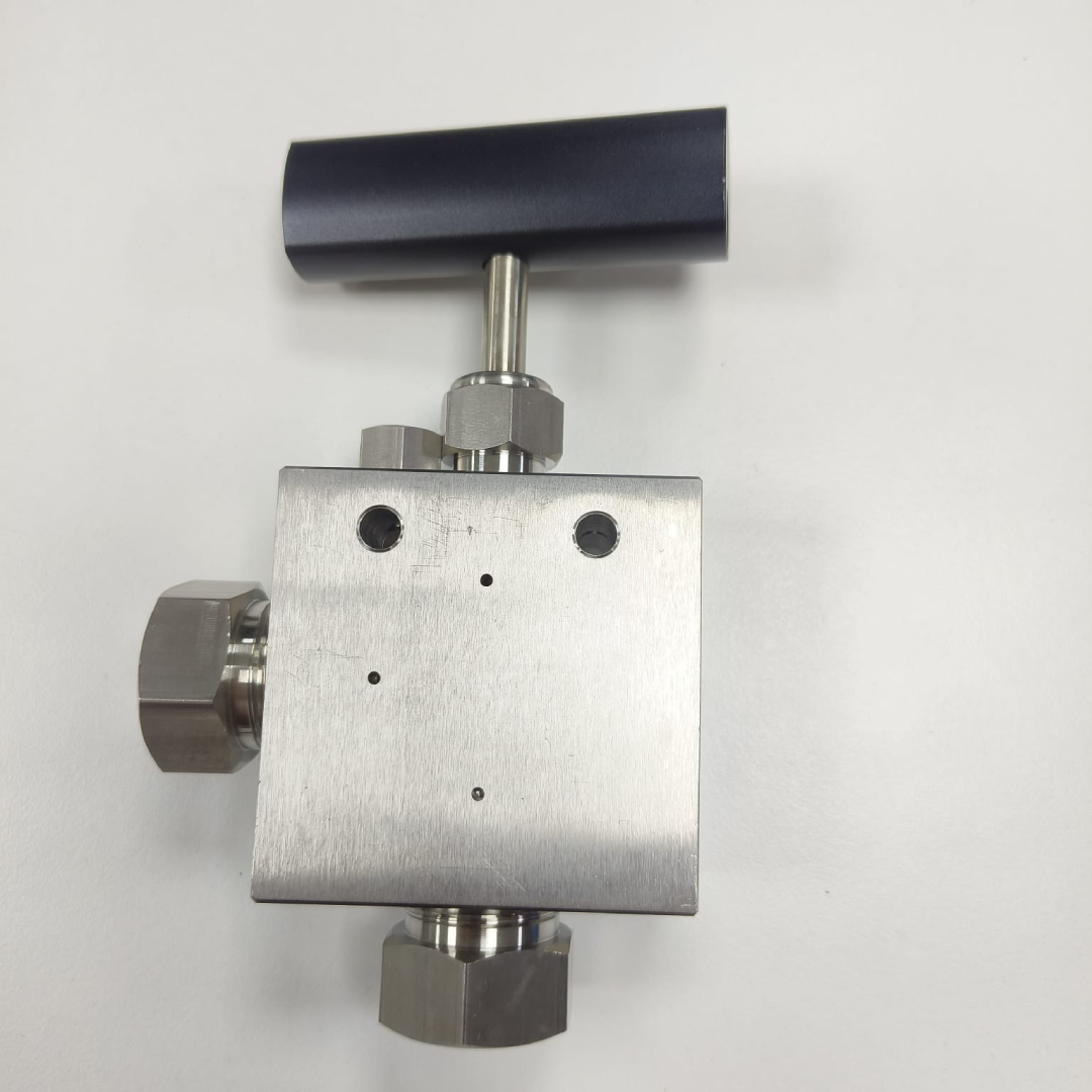 DK-LOK DK-NV High Pressure Needle Valve, 60,000 psi, 9/16" Angle, SS316L, DK60NV-09-A — photo 5 of 6