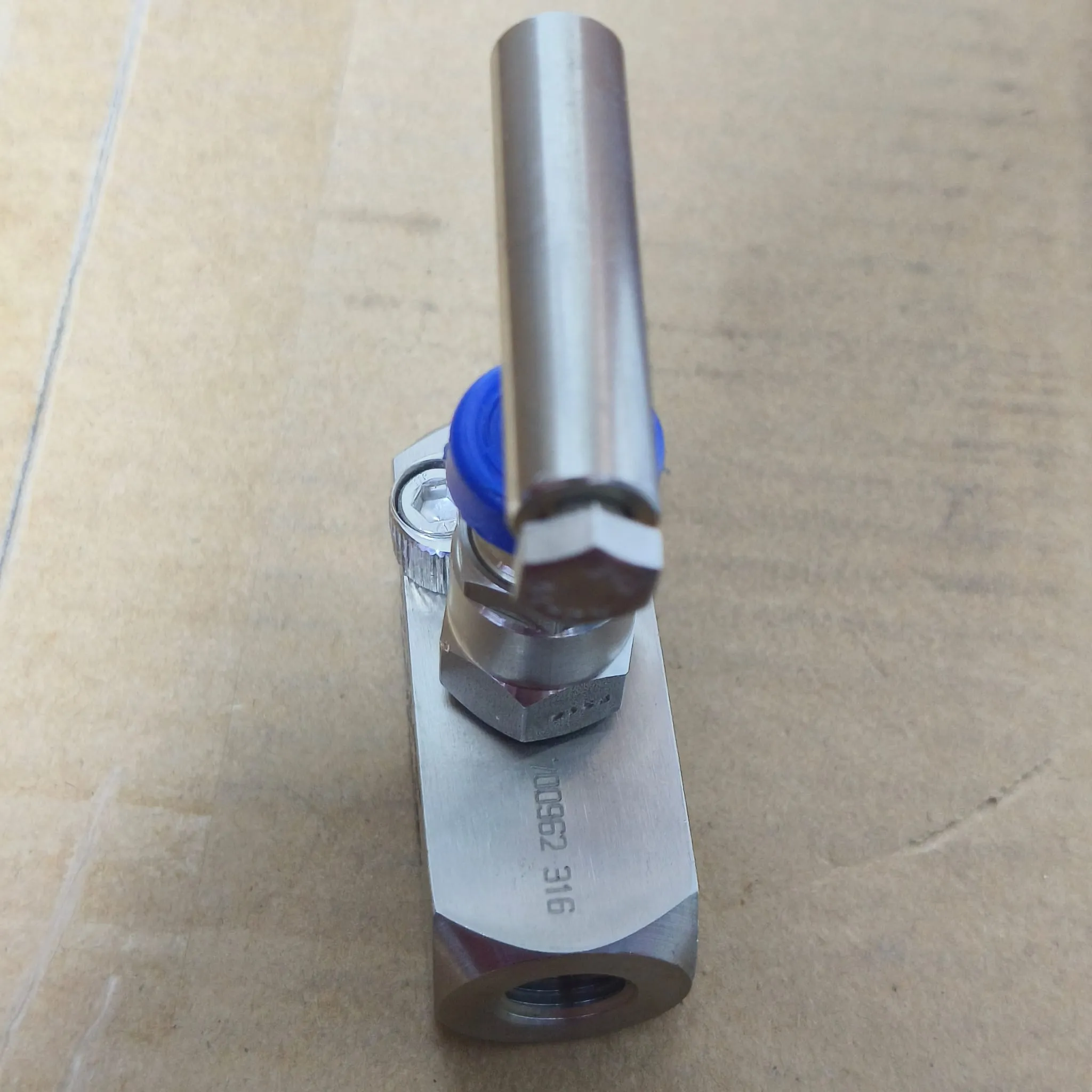 Alco N Series High-Pressure Needle Valve, 1/4" Female NPT, 6000 psi, SS316, N2NS — photo 4 of 4