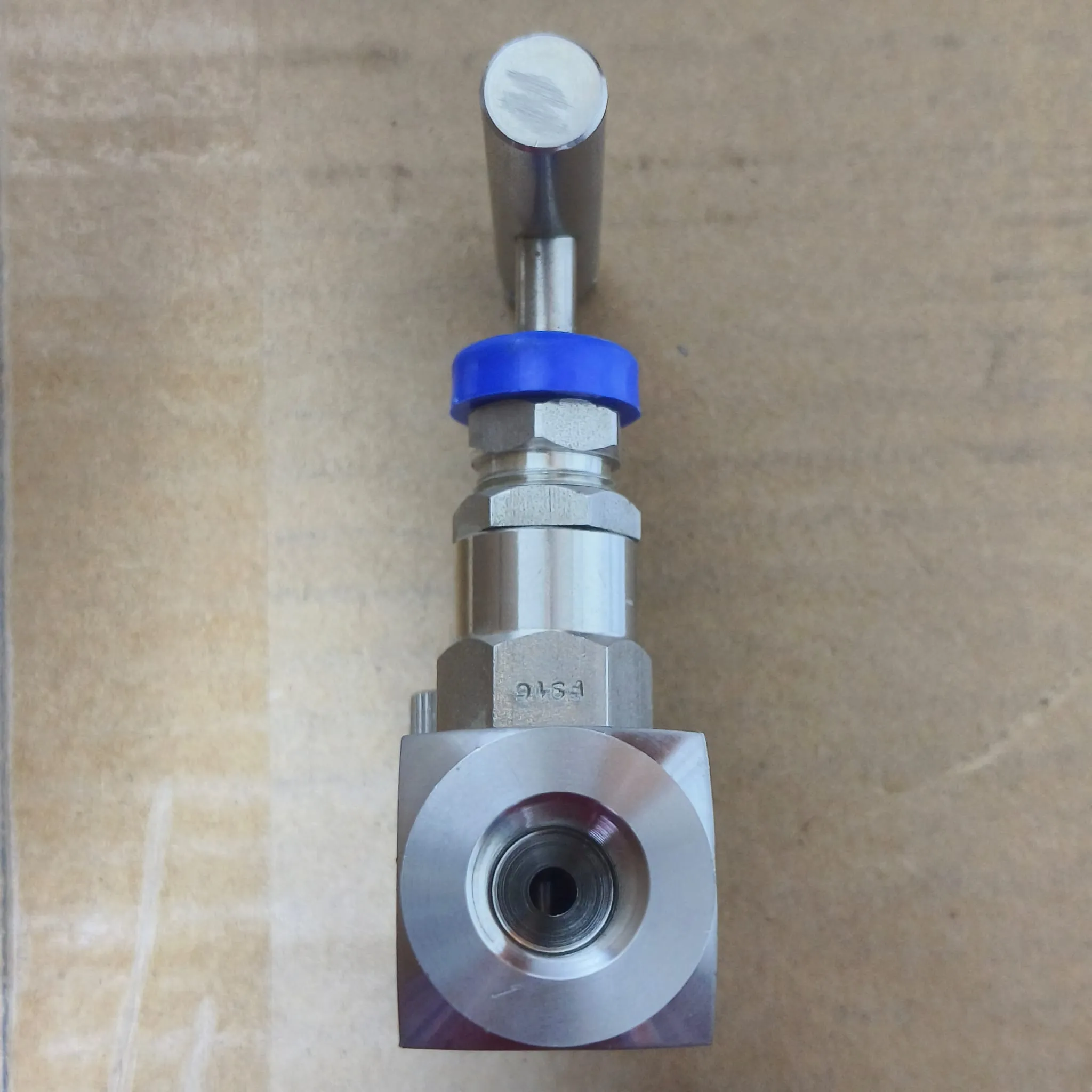 Alco N Series High-Pressure Needle Valve, 1/4" Female NPT, 3000 psi, SS316, N2NS-3K — photo 3 of 4
