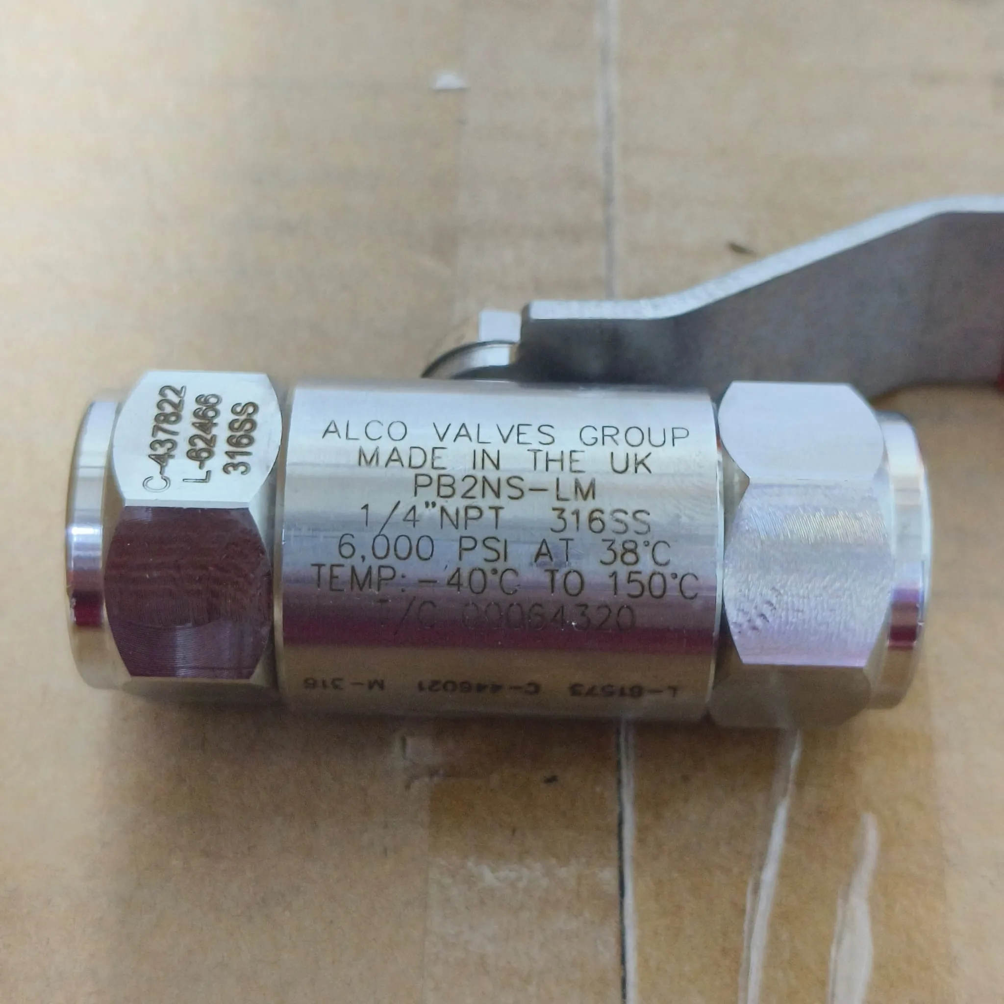 Alco PB Series High-Pressure Three-Piece Ball Valve, 1/4" Female NPT, 6,000 psi, SS316, PB2NS-LM — photo 3 of 6