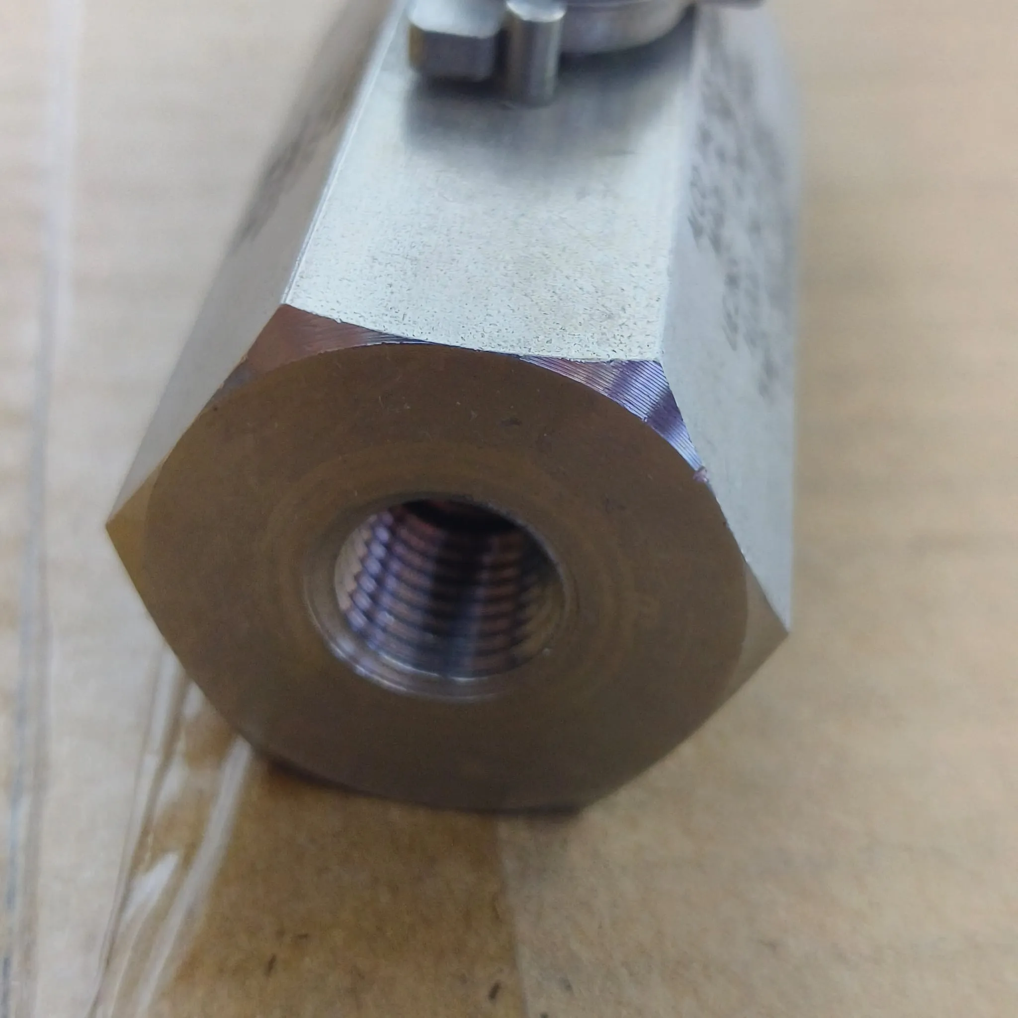 Alco UE Series High-Pressure Two-Piece Ball Valve, 1/4" Female NPT, 10,000 psi, SS316, UE2NS — photo 5 of 6