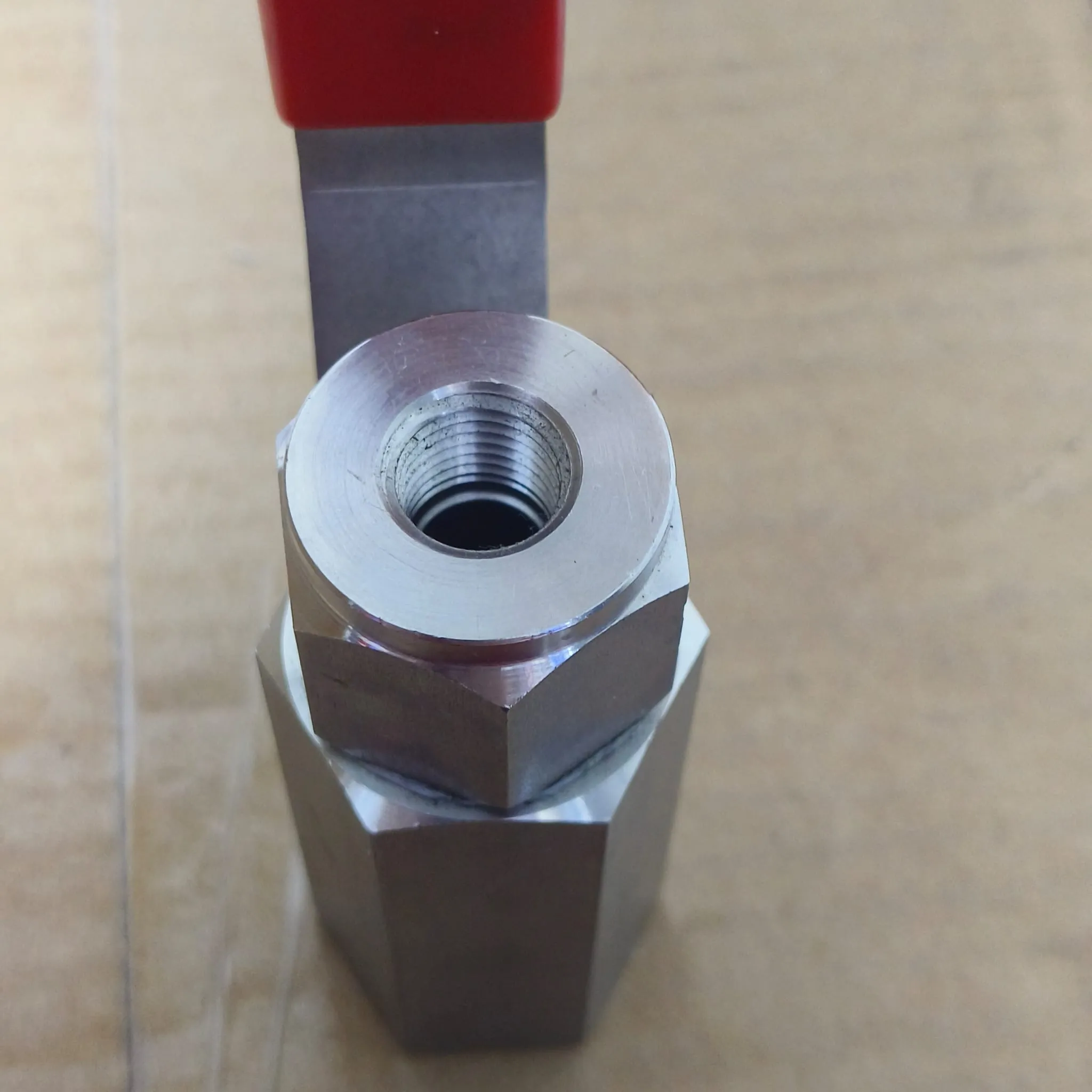 Alco UE Series High-Pressure Two-Piece Ball Valve, 1/4" Female NPT, 10,000 psi, SS316, UE2NS — photo 6 of 6