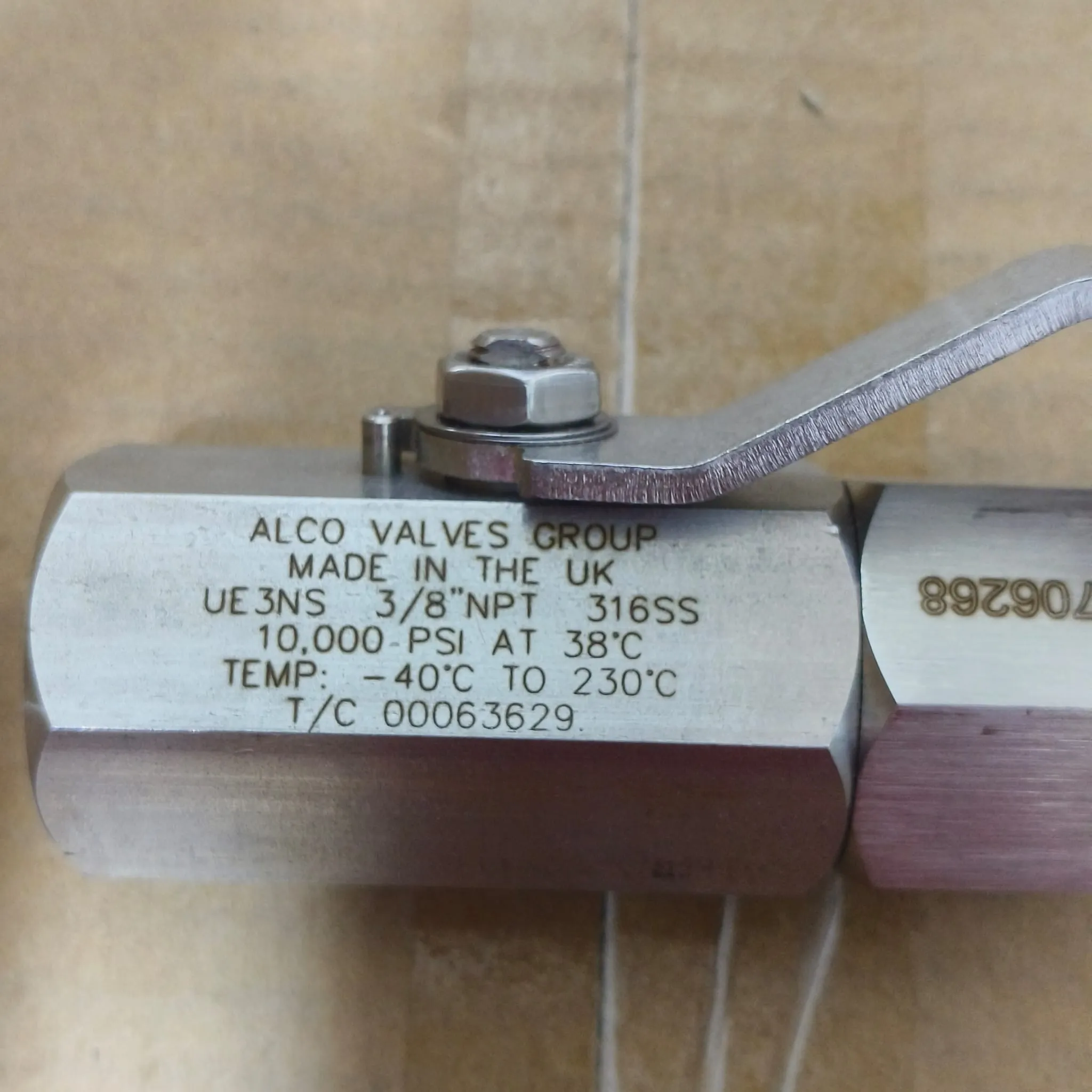 Alco UE Series High-Pressure Two-Piece Ball Valve, 3/8" Female NPT, 10,000 psi, SS316, UE3NS — photo 3 of 6