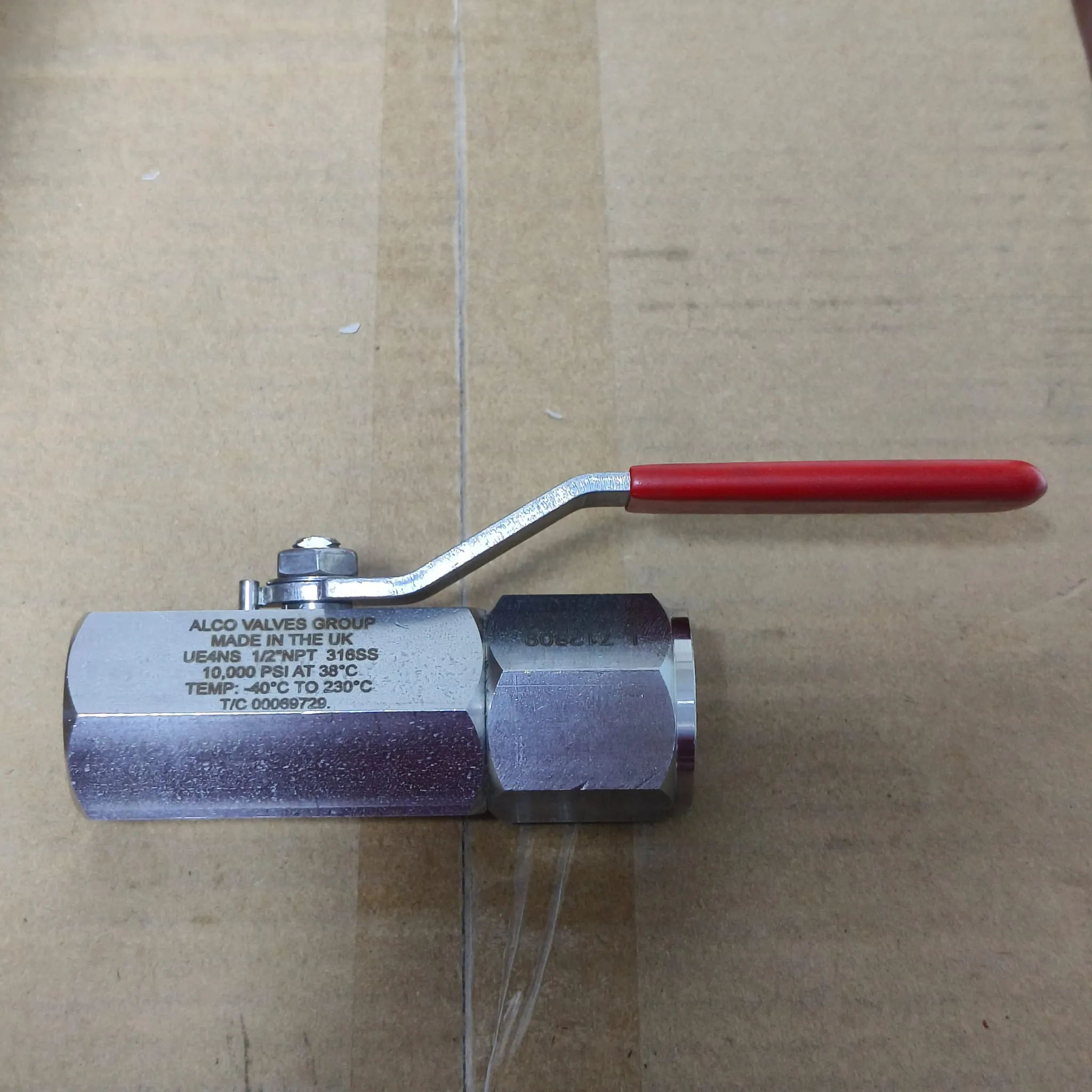 Alco UE Series High-Pressure Two-Piece Ball Valve, 1/2" Female NPT, 10,000 psi, SS316, UE4NS — photo 3 of 6
