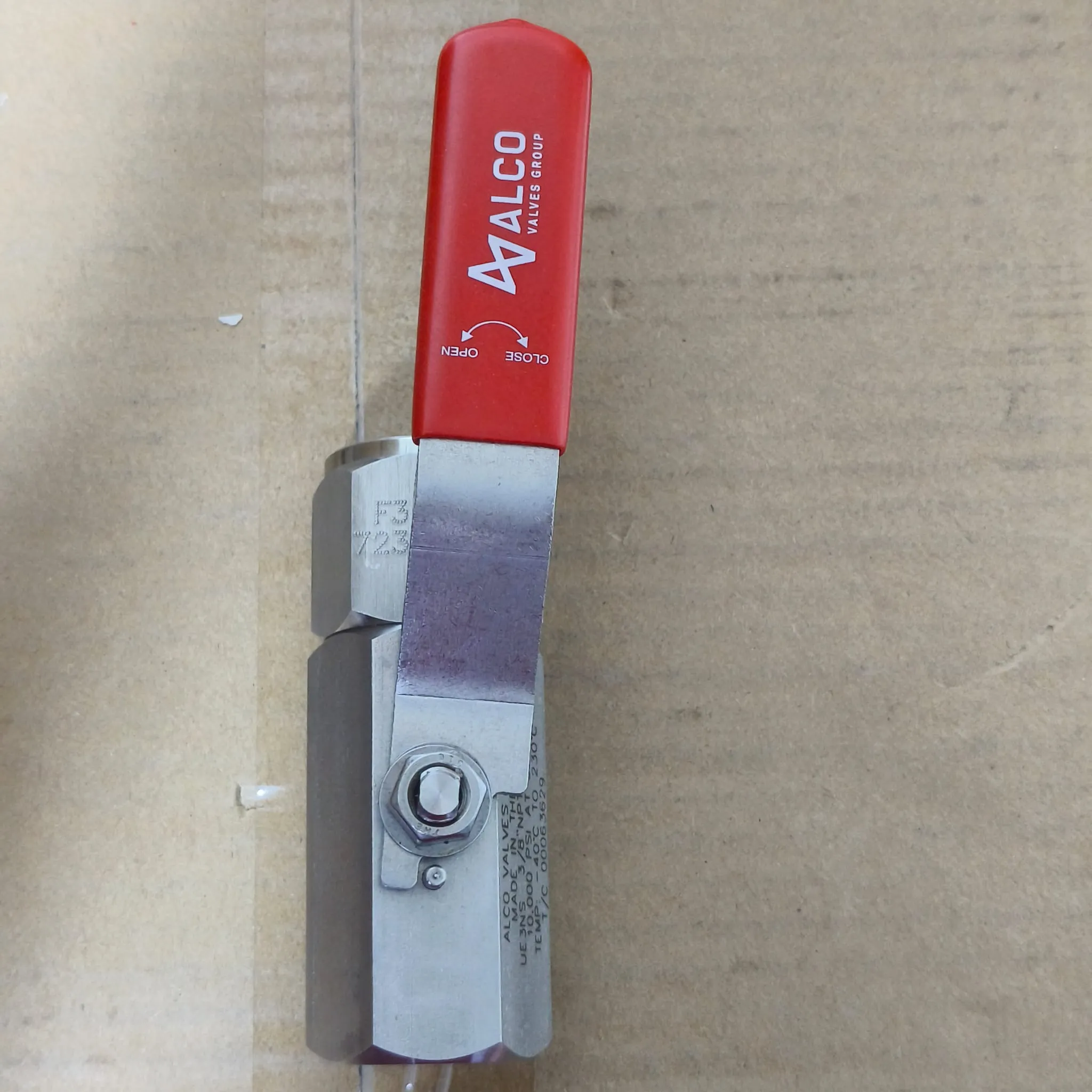 Alco UE Series High-Pressure Two-Piece Ball Valve, 1/2" Female NPT, 10,000 psi, SS316, UE4NS — photo 4 of 6