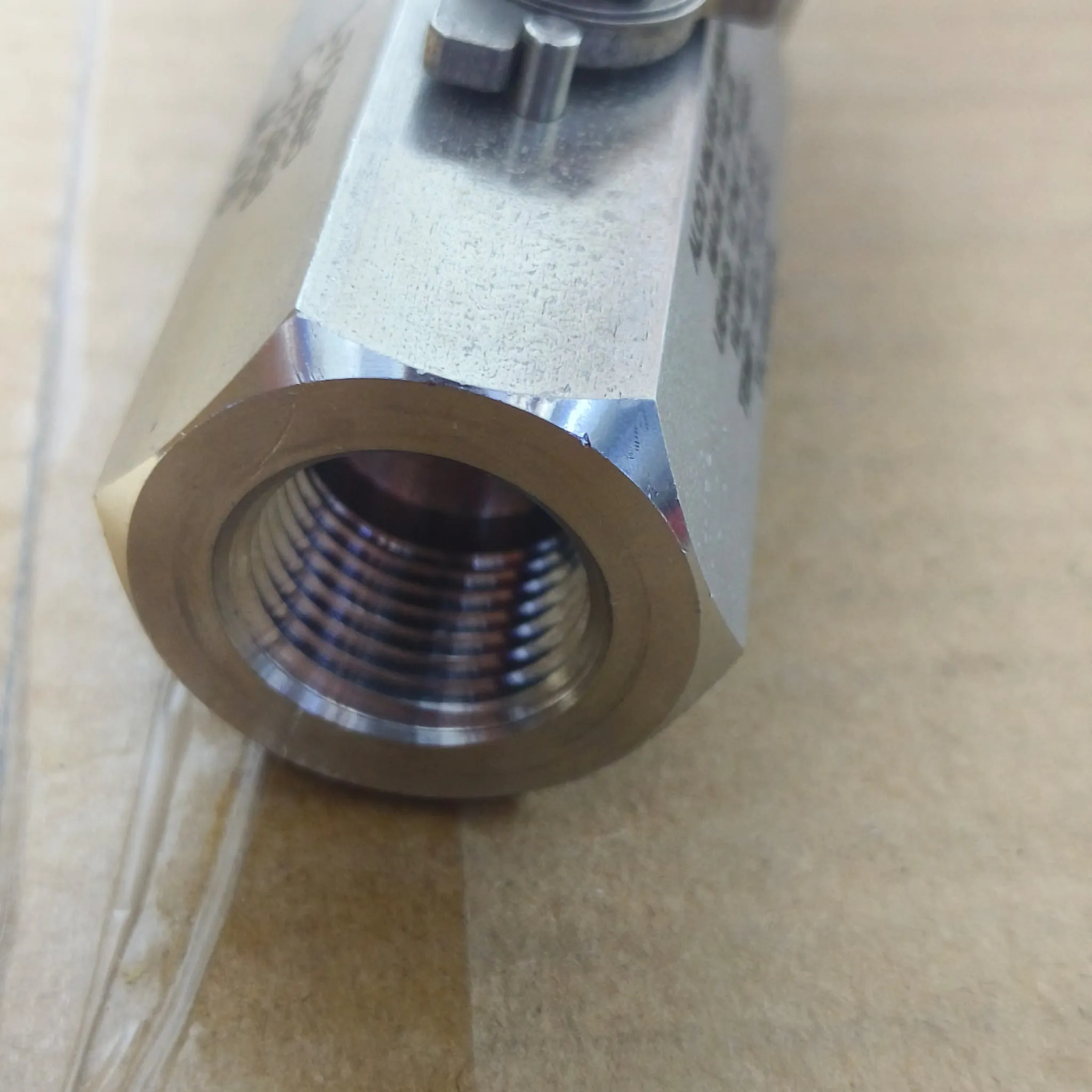 Alco UE Series High-Pressure Two-Piece Ball Valve, 1/2" Female NPT, 10,000 psi, SS316, UE4NS — photo 5 of 6