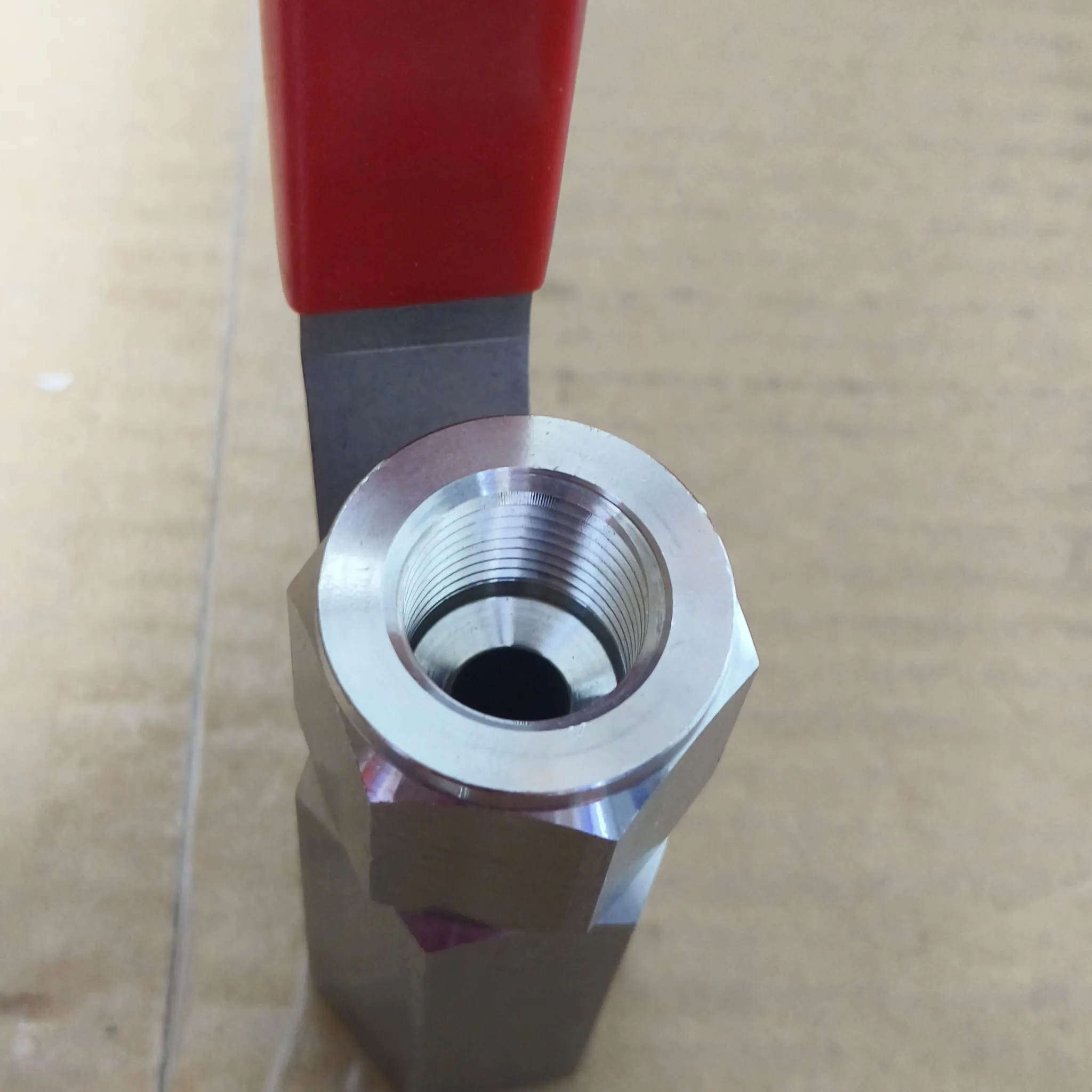 Alco UE Series High-Pressure Two-Piece Ball Valve, 1/2" Female NPT, 10,000 psi, SS316, UE4NS — photo 6 of 6