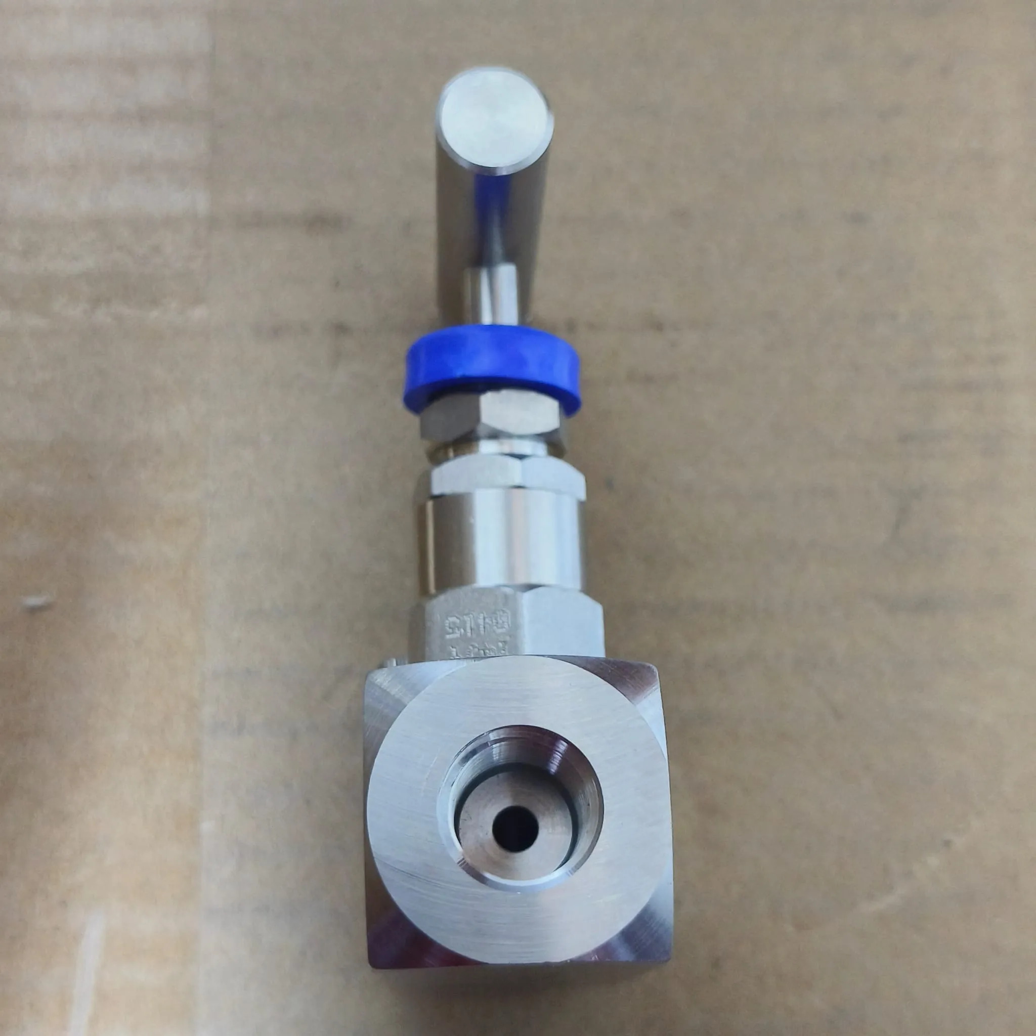 Alco UN Series High-Pressure Needle Valve, 1/4" Female NPT, 10000 psi, SS316, UN2NS — photo 3 of 4