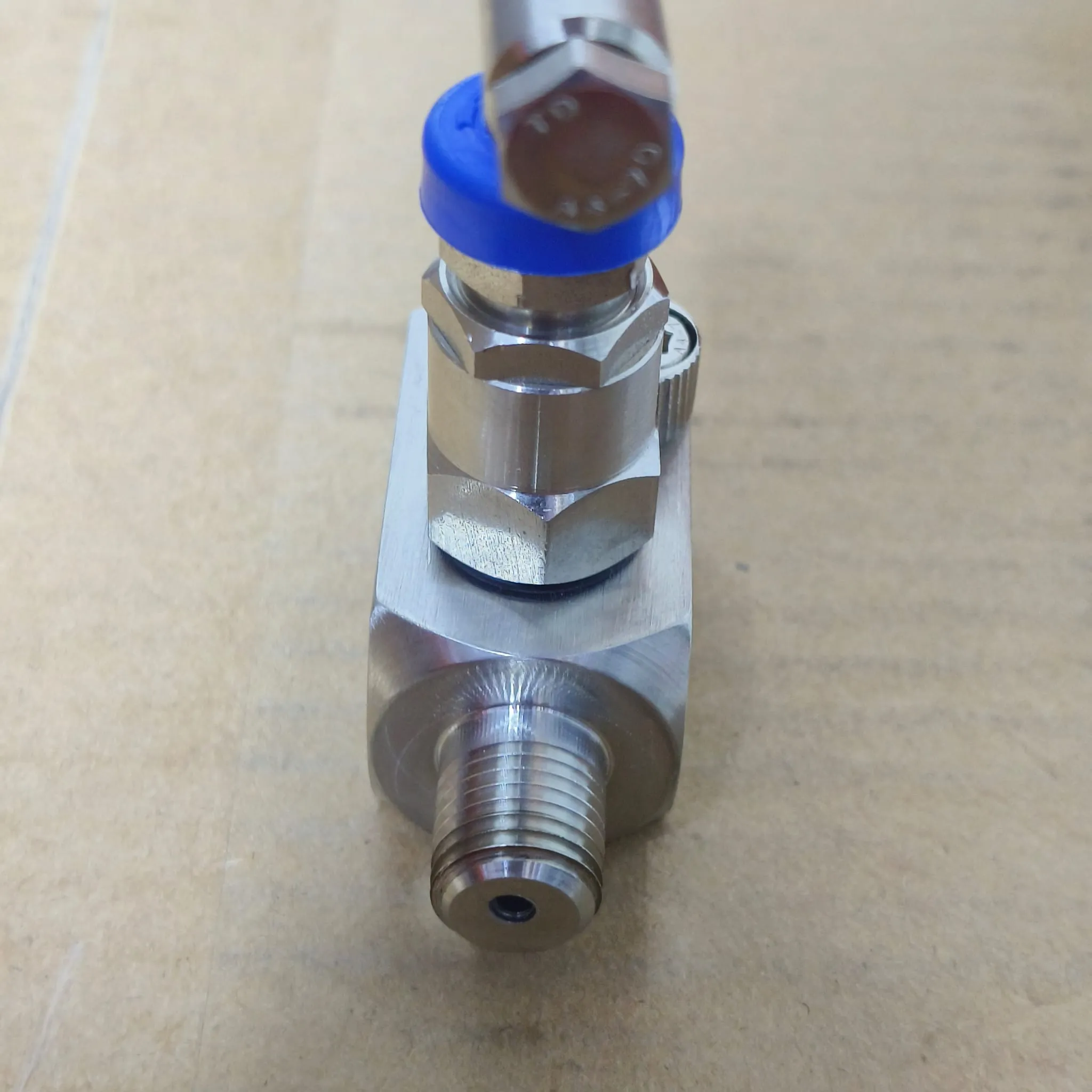 Alco UN Series High-Pressure Needle Valve, 1/4" Male x Female NPT, 10000 psi, SS316, UN2NS-1M — photo 3 of 4