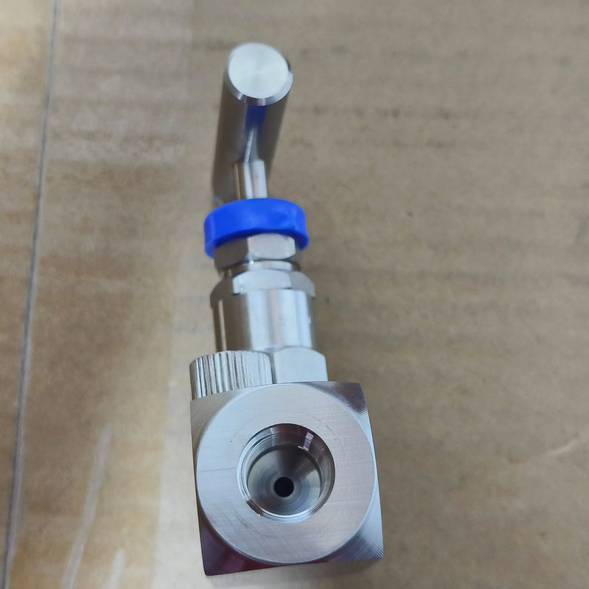 Alco UN Series High-Pressure Needle Valve, 1/4" Male x Female NPT, 10000 psi, SS316, UN2NS-1M — photo 4 of 4