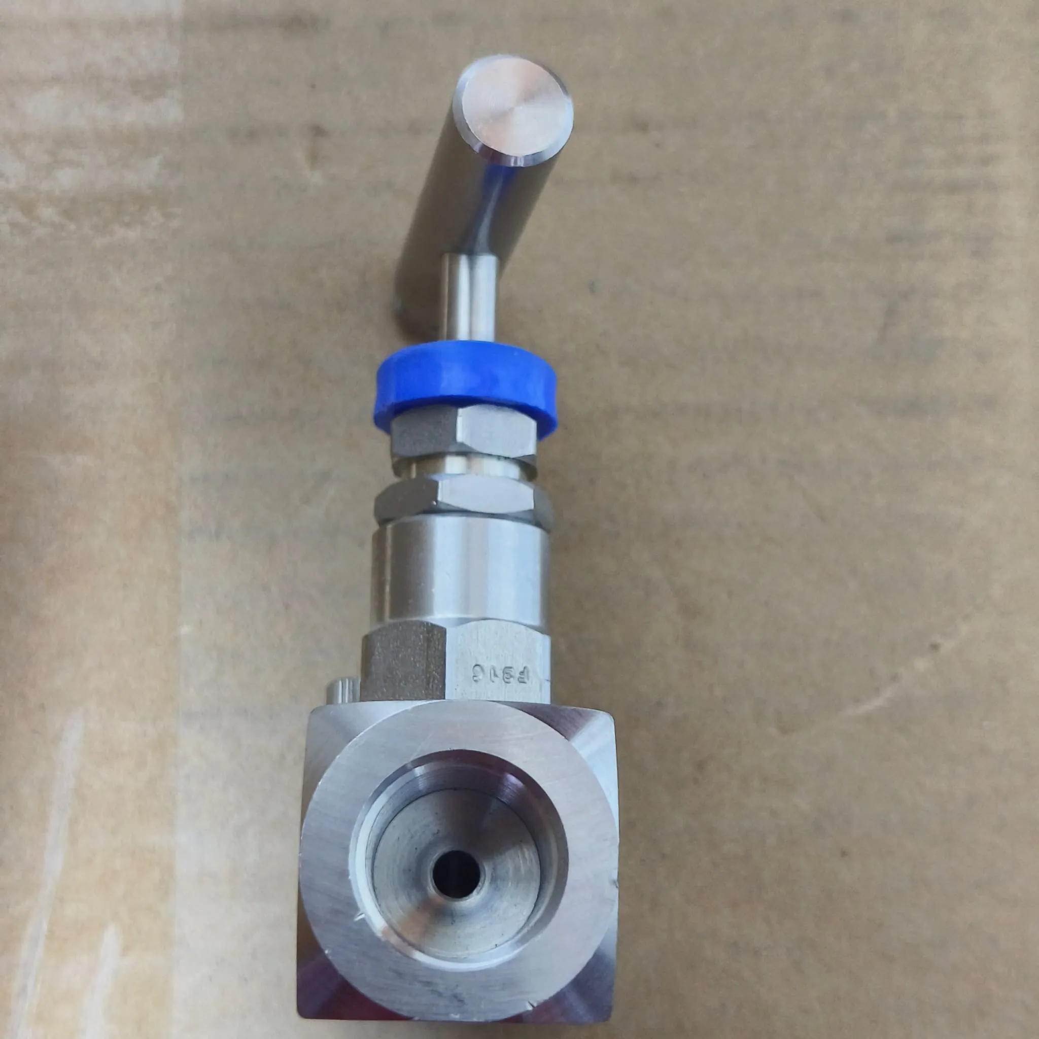 Alco UN Series High-Pressure Needle Valve, 3/8" Female NPT, 10000 psi, SS316, UN3NS — photo 3 of 4