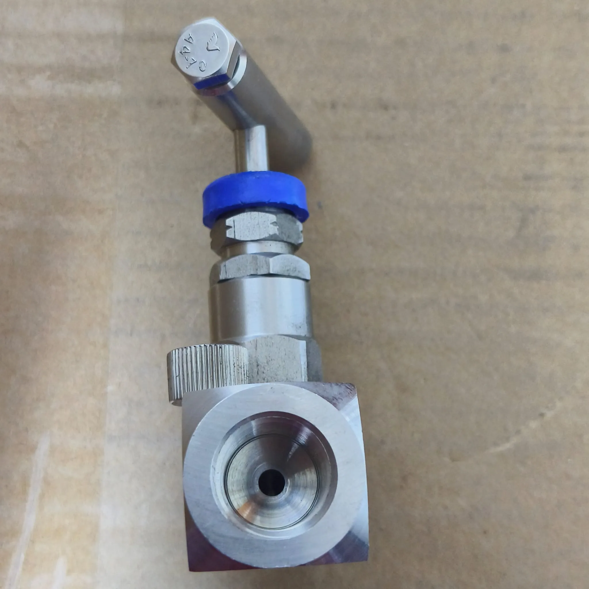 Alco UN Series High-Pressure Needle Valve, 3/8" Male x Female NPT, 10000 psi, SS316, UN3NS-1M — photo 3 of 4