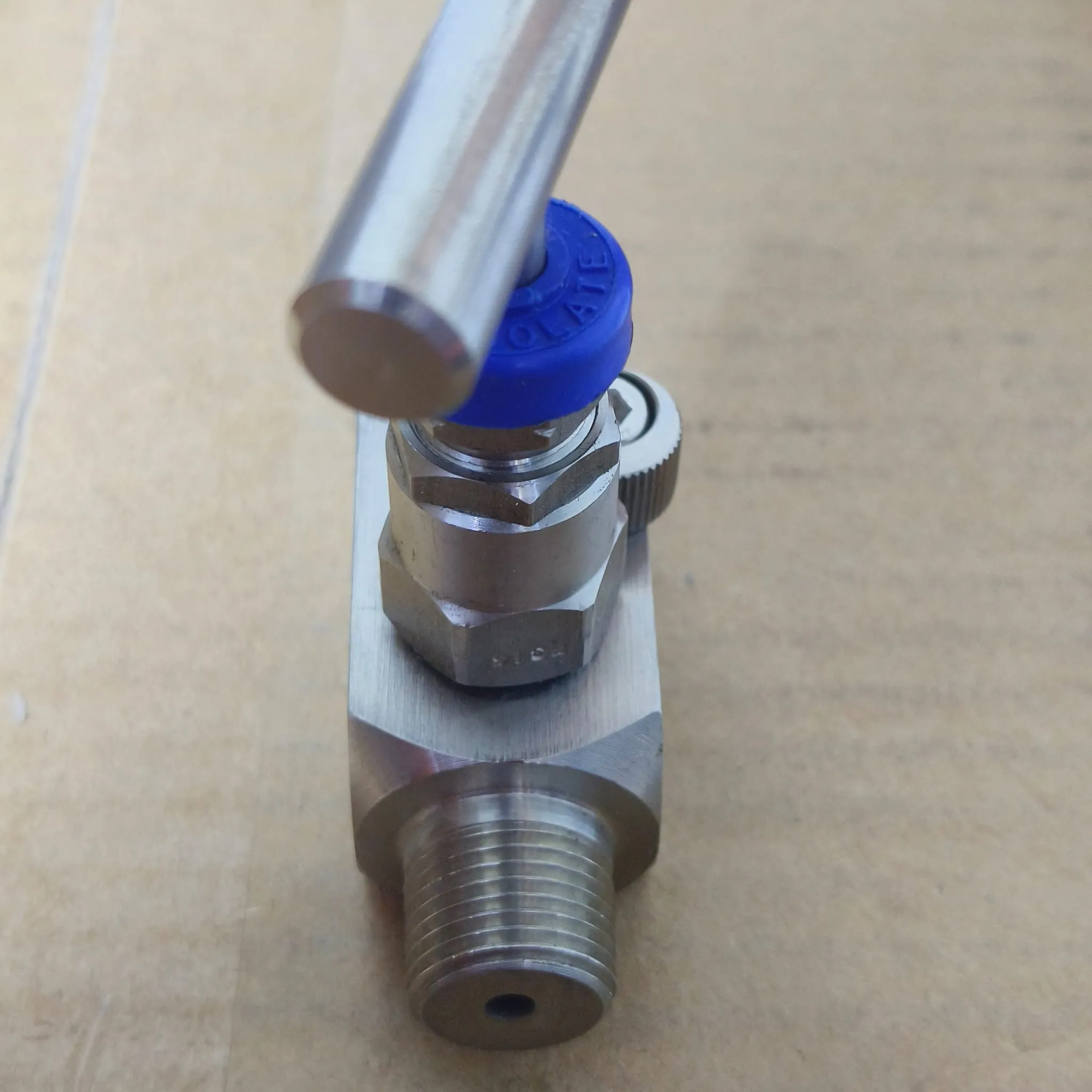 Alco UN Series High-Pressure Needle Valve, 3/8" Male x Female NPT, 10000 psi, SS316, UN3NS-1M — photo 4 of 4