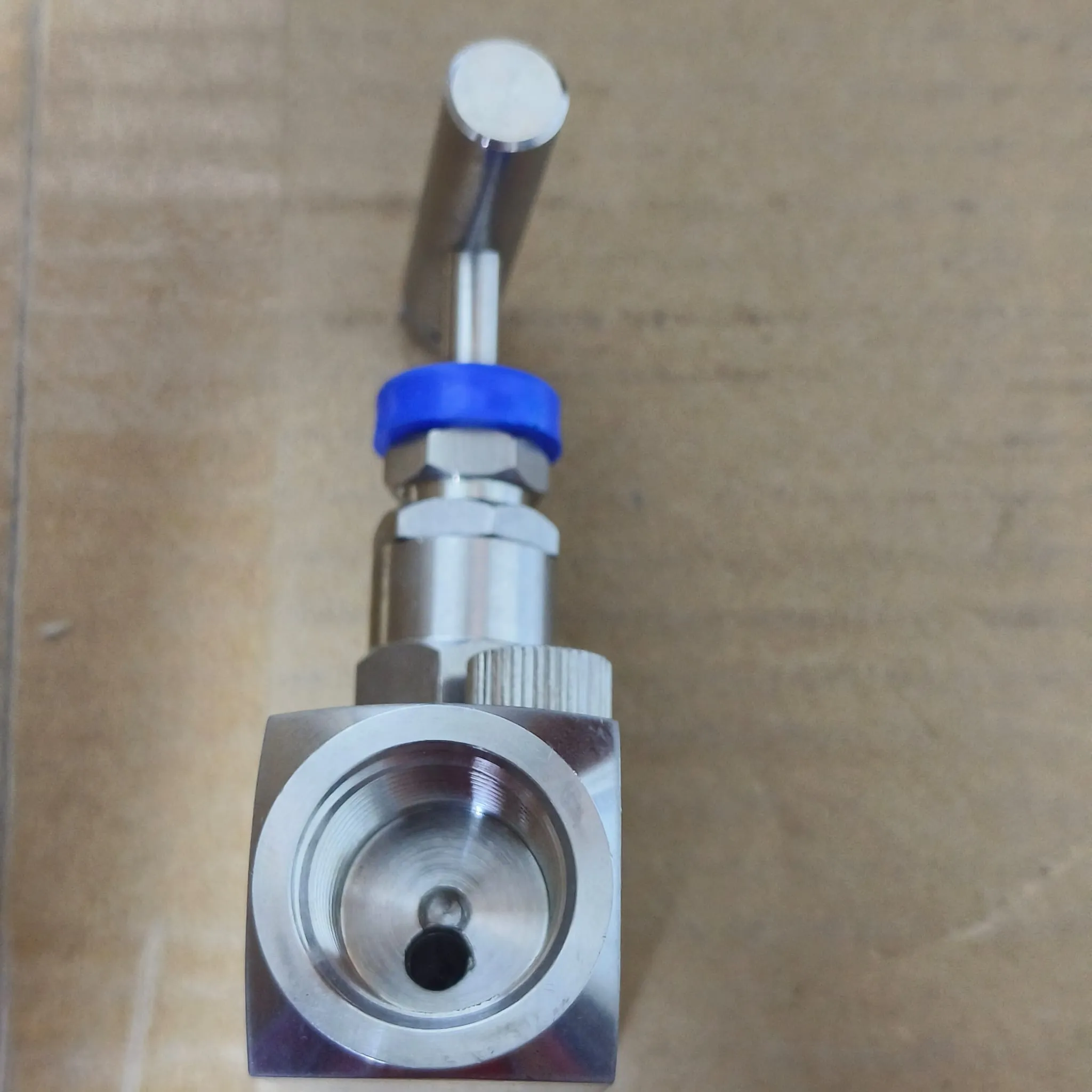 Alco UN Series High-Pressure Needle Valve, 1/2" Female NPT, 10000 psi, SS316, UN4NS — photo 3 of 4