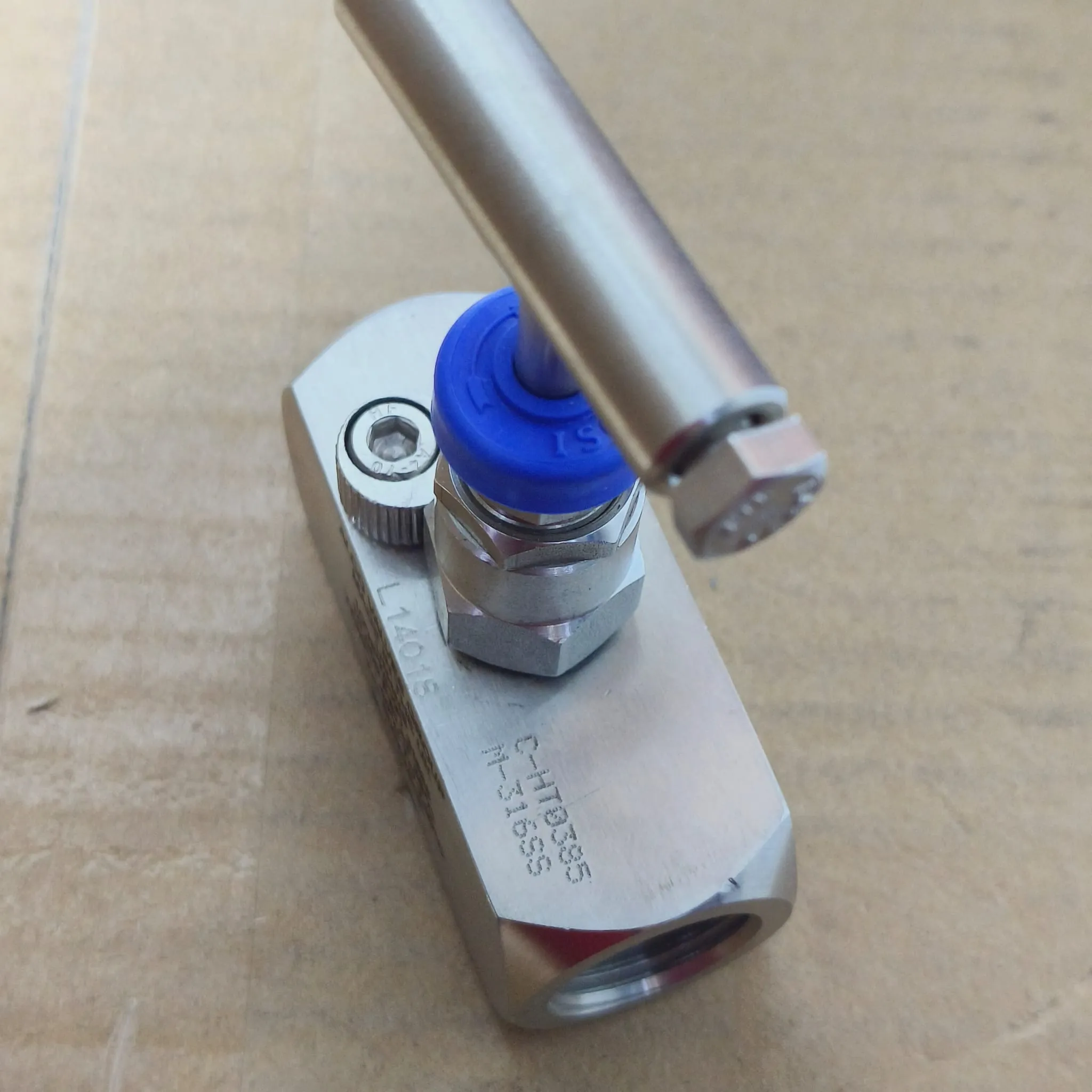 Alco UN Series High-Pressure Needle Valve, 1/2" Female NPT, 10000 psi, SS316, UN4NS — photo 4 of 4