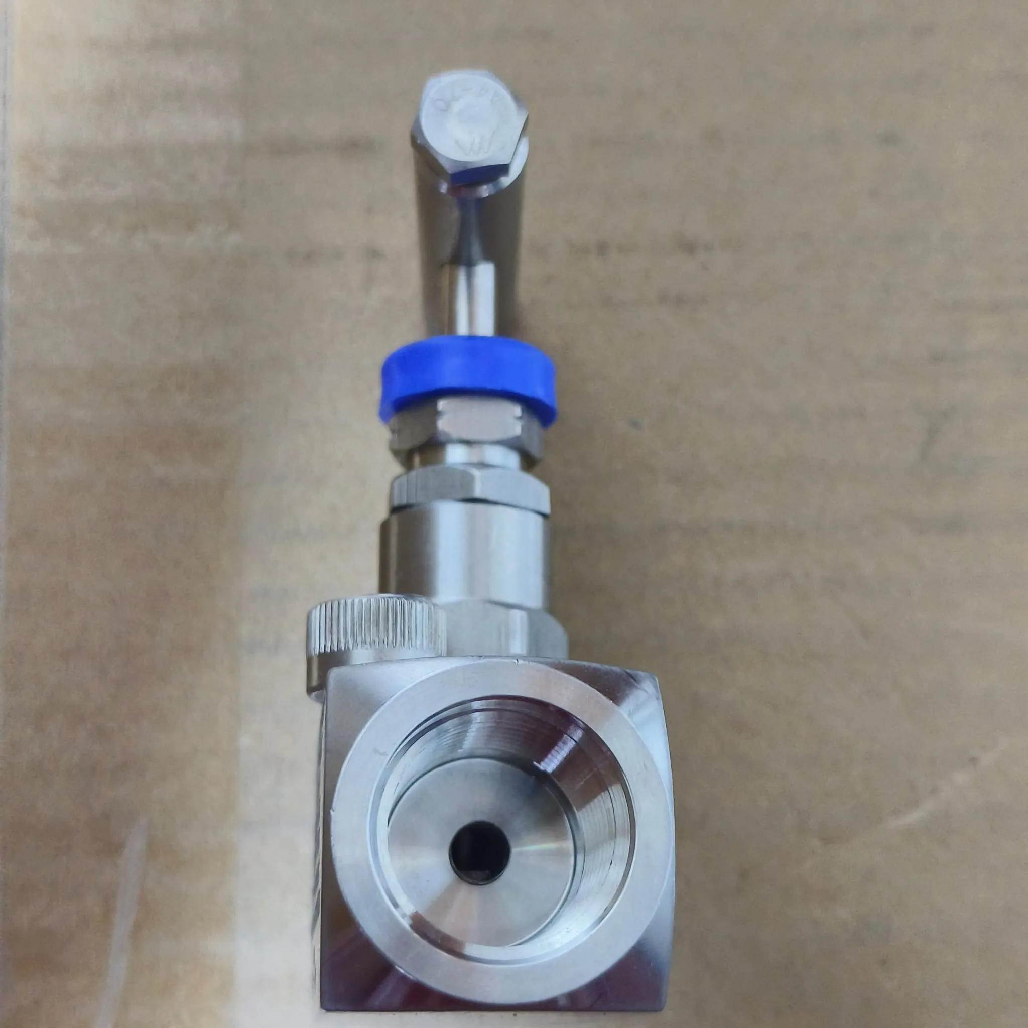 Alco UN Series High-Pressure Needle Valve, 1/2" Male x Female NPT, 10000 psi, SS316, UN4NS-1M — photo 3 of 4