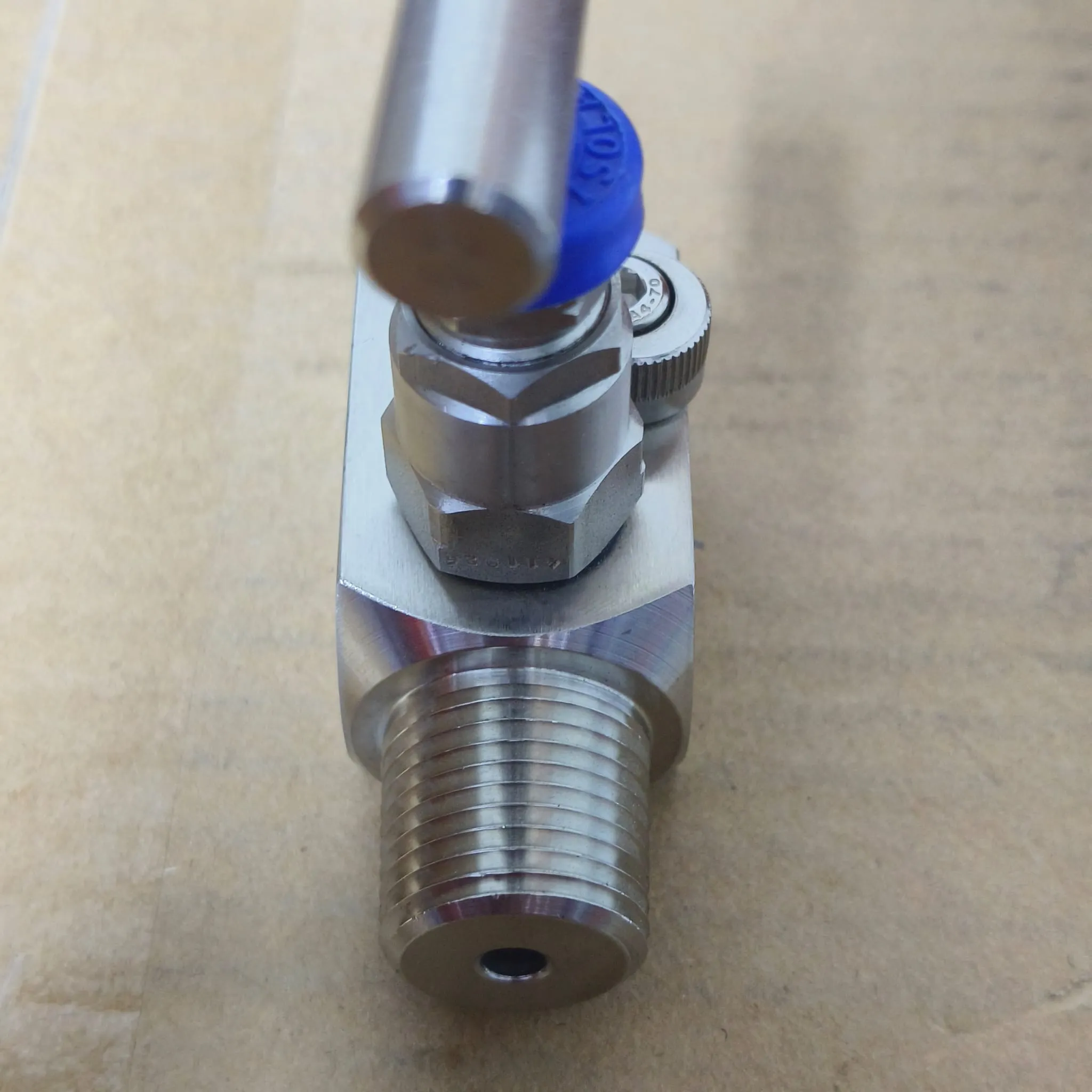 Alco UN Series High-Pressure Needle Valve, 1/2" Male x Female NPT, 10000 psi, SS316, UN4NS-1M — photo 4 of 4