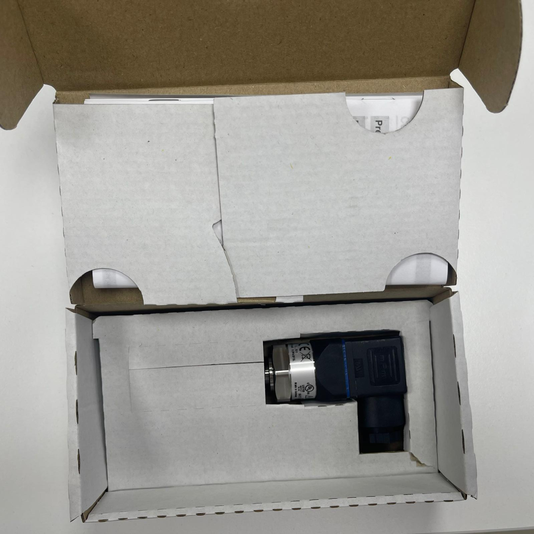 WIKA A-10 Pressure Transmitter, 0-300 Bar Gauge, G 1/4 A, 0-10 V, Valve Connector, 43492797 — photo 6 of 6