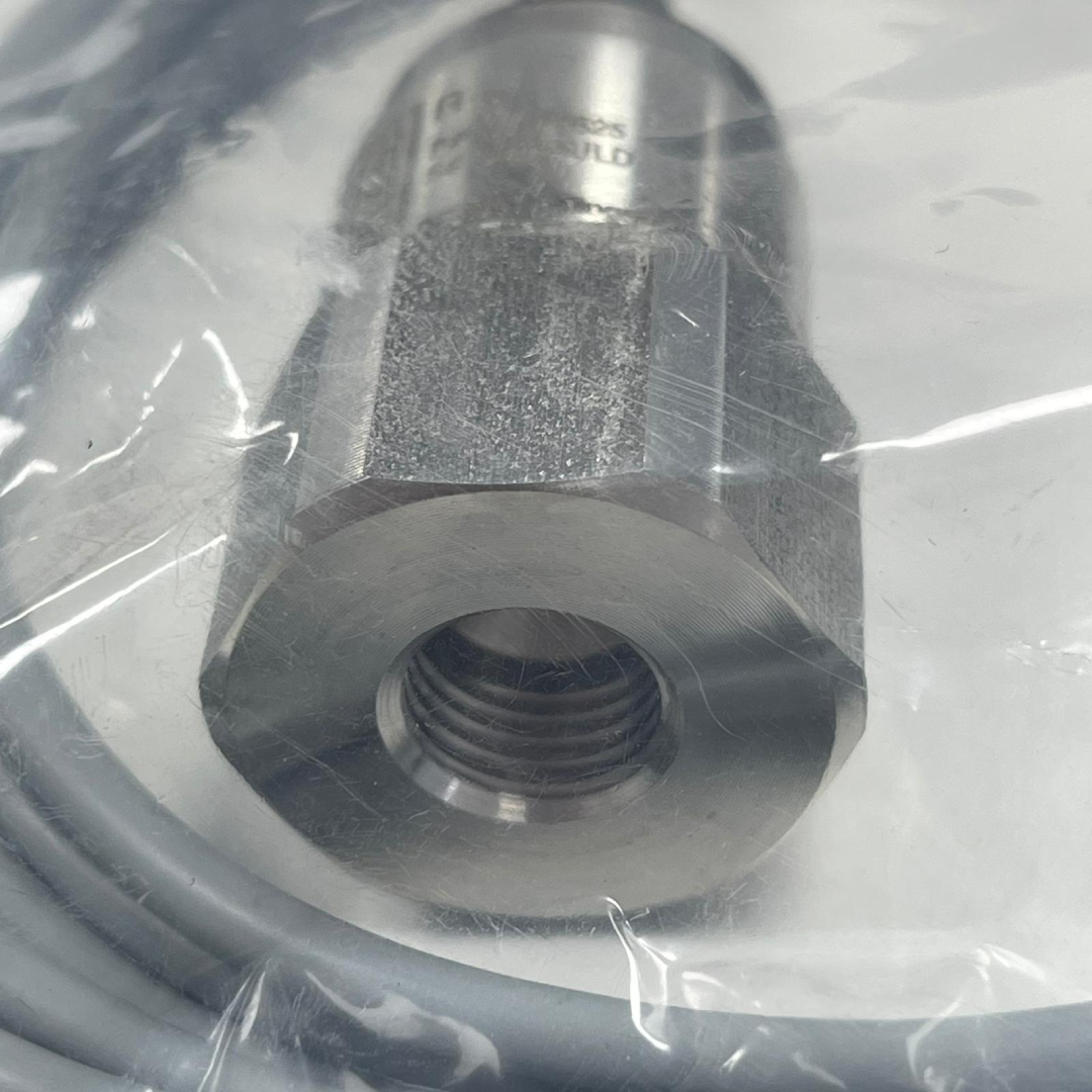 WIKA R-1 Pressure Transmitter, 0-45 Bar Gauge, 7/16-20UNF-2B Schrader, 2 m Flying Lead, 84109625 — photo 4 of 4