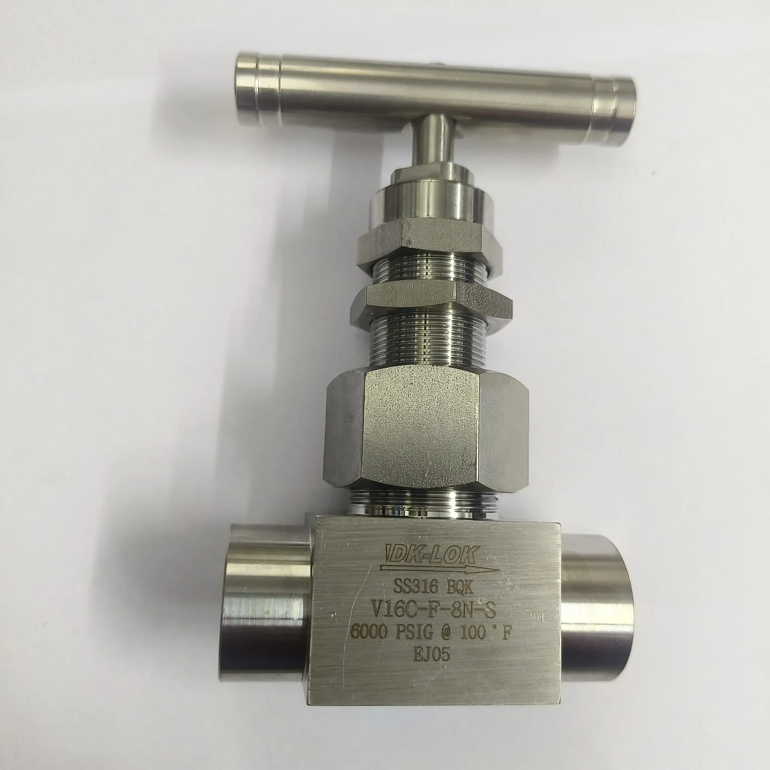 DK-LOK V16 Series Needle Valve, 6000 psi, 1/2" Female NPT Connections, SS316, V16C-F-8N-S - image 2