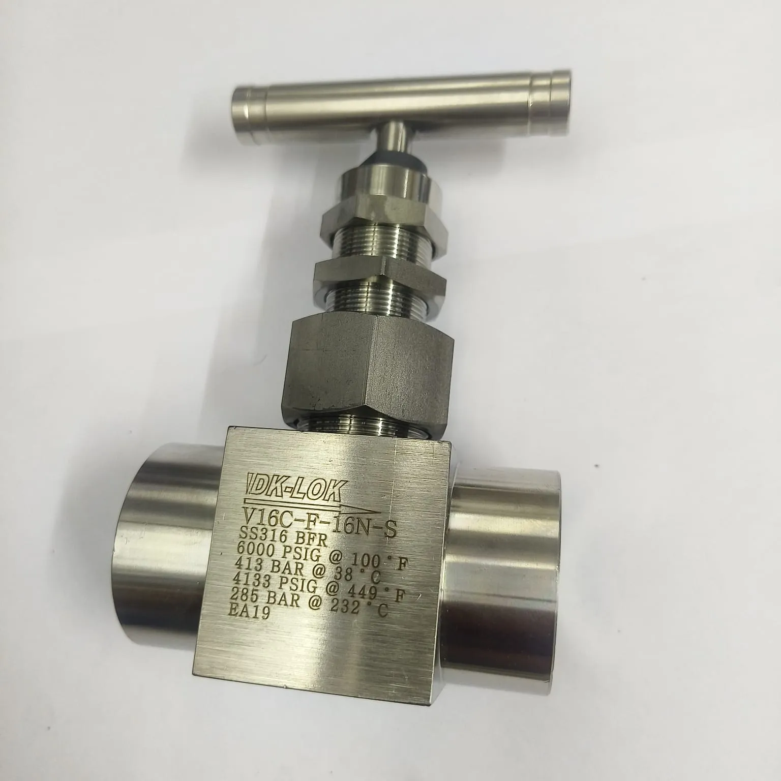 DK-LOK V16 Series Needle Valve, 6000 psi, 1" Female NPT Connections, SS316, V16C-F-16N-S - image 2