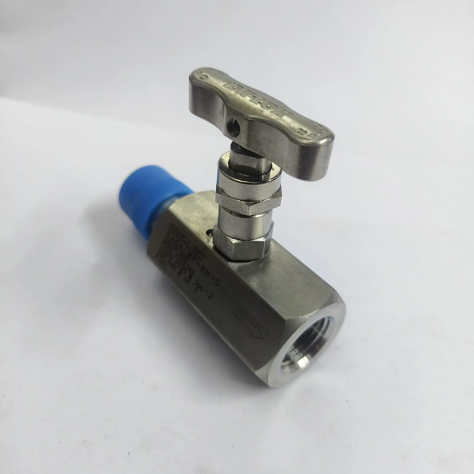 DK-LOK V46A Series Needle Valve, 10000 psi, 1/2" Male x Female NPT Connections, SS316, V46A-MF-8N-S - image 3