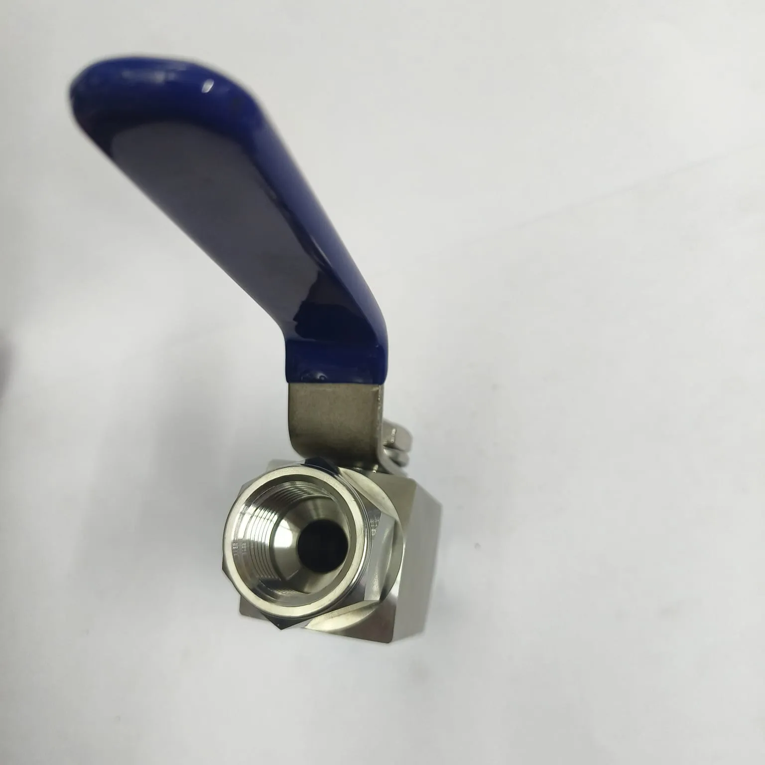 DK-LOK V86A Series Ball Valve, 10,000 psig, 1/4" Female NPT Connections, SS316, V86A-F-4N-PK - image 3