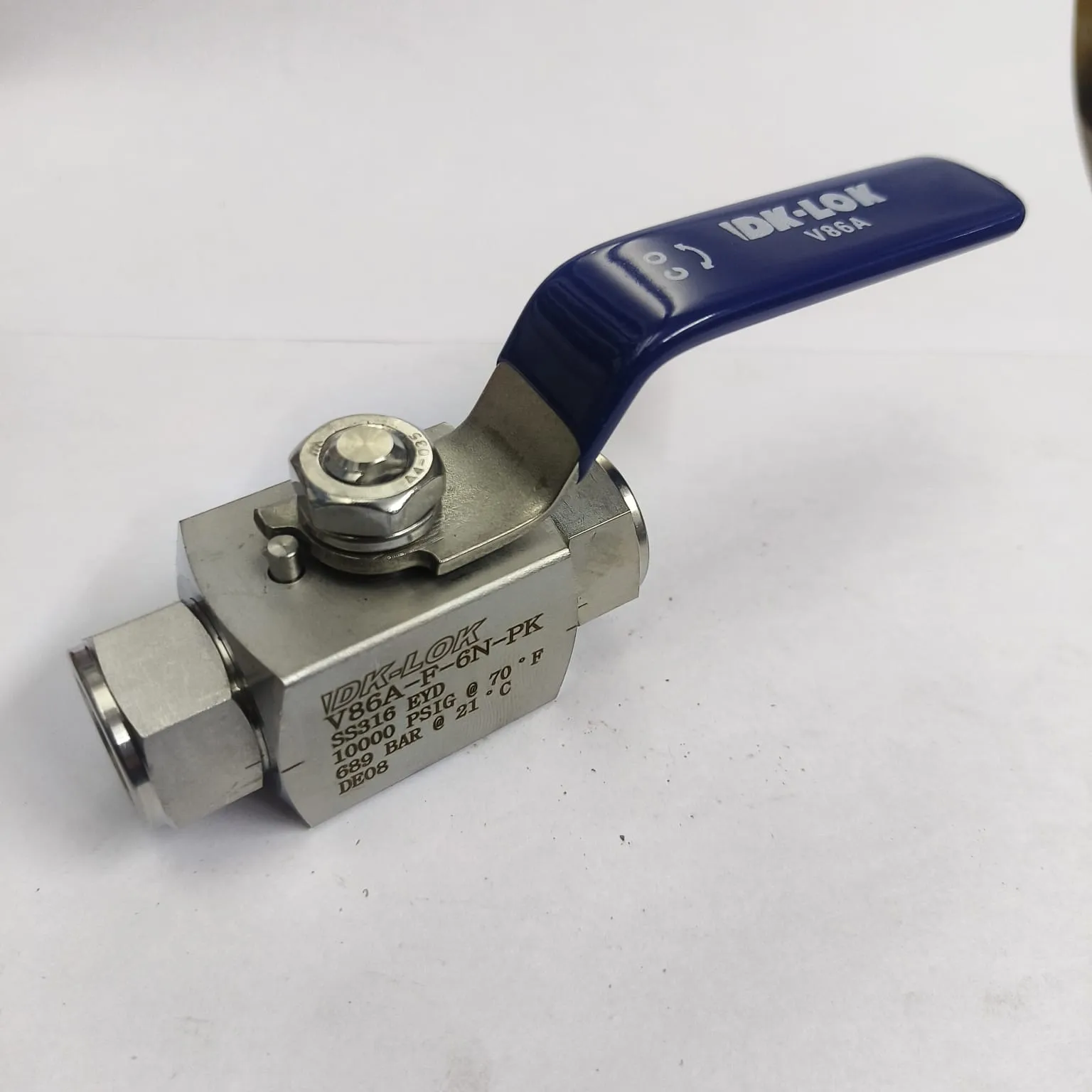 DK-LOK V86A Series Ball Valve, 10,000 psig, 3/8" Female NPT Connections, SS316, V86A-F-6N-PK - image 3