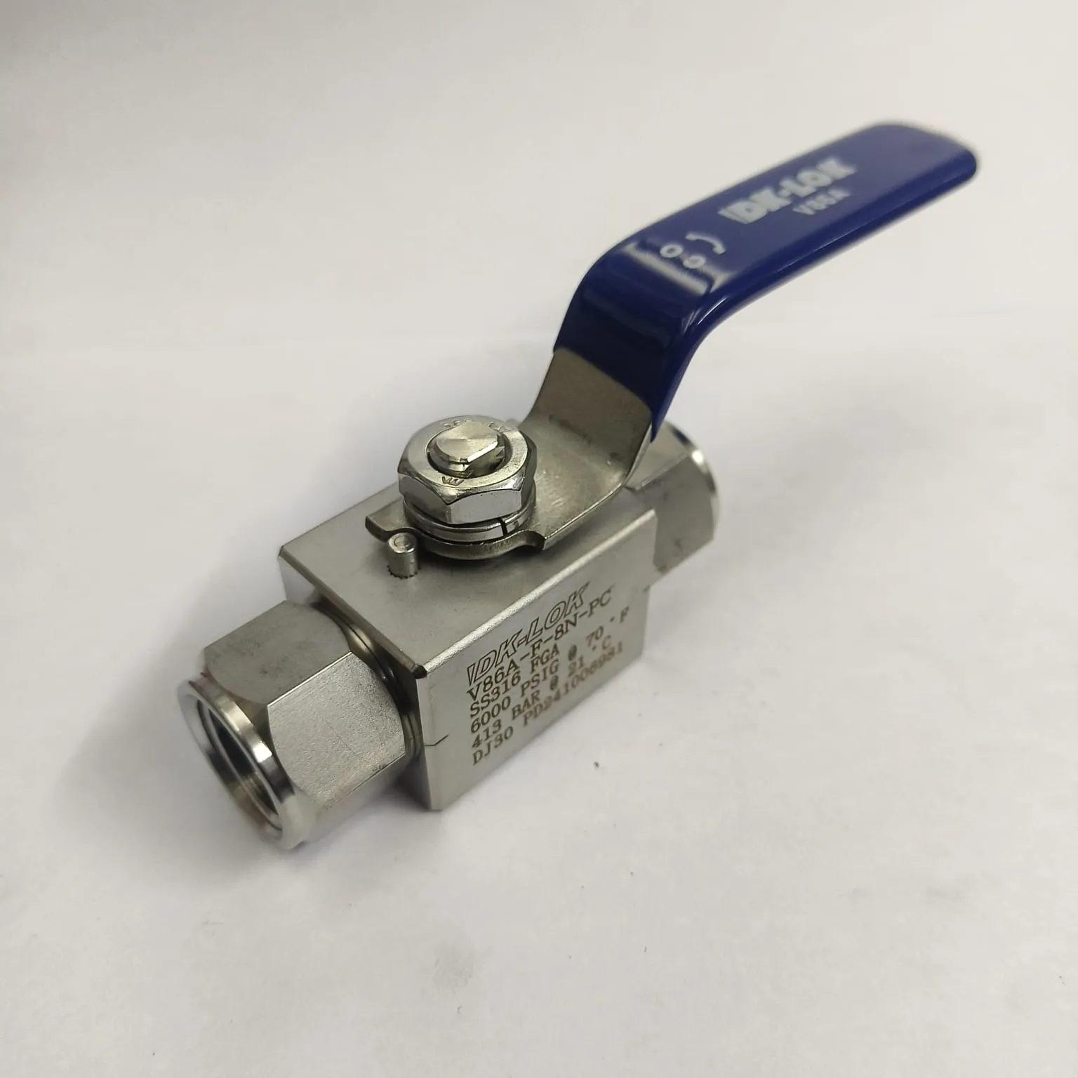 DK-LOK V86A Series Ball Valve, 6,000 psig, 1/2" Female NPT Connections, SS316, V86A-F-8N-PC - image 3