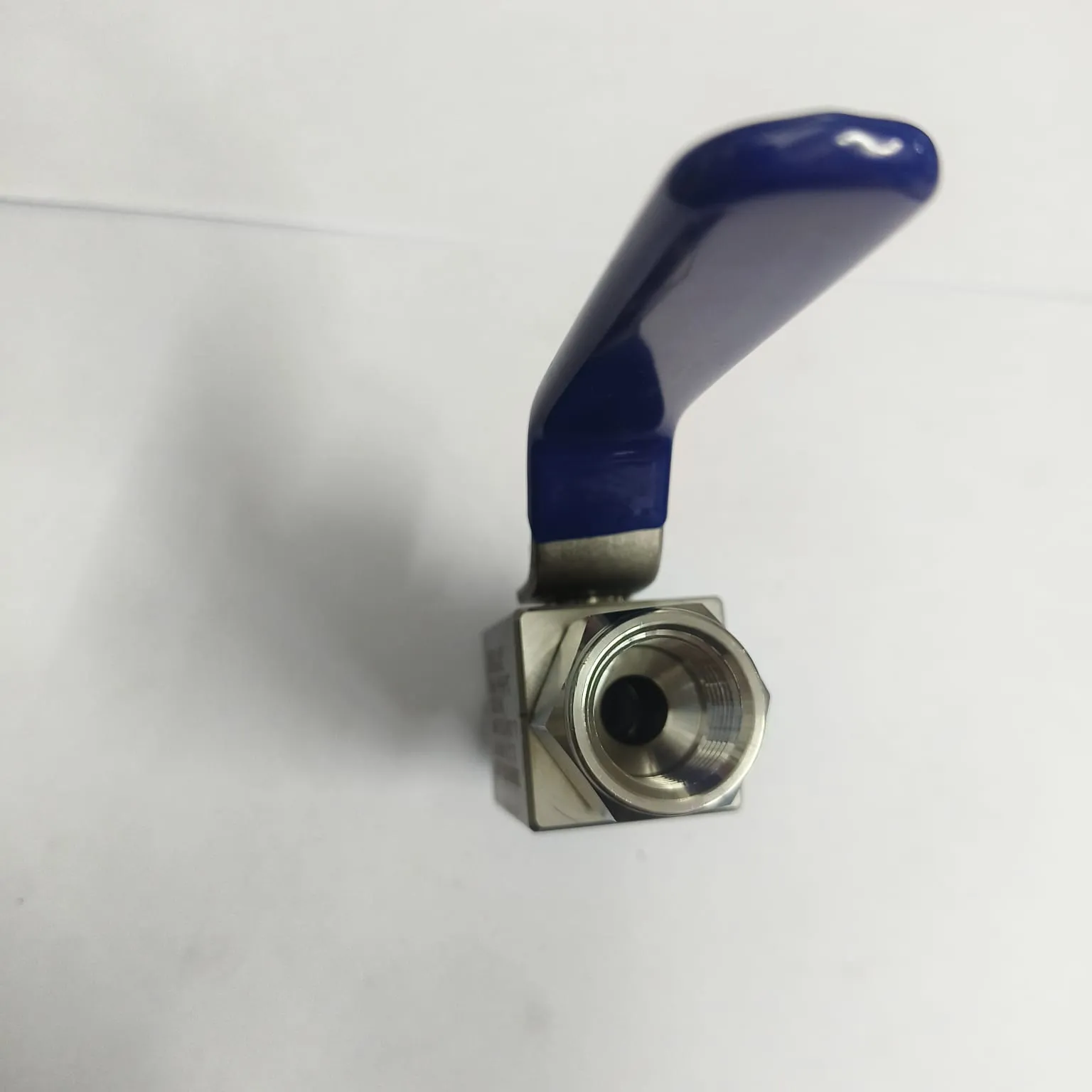 DK-LOK V86A Series Ball Valve, 6,000 psig, 1/2" Female NPT Connections, SS316, V86A-F-8N-PC - image 4