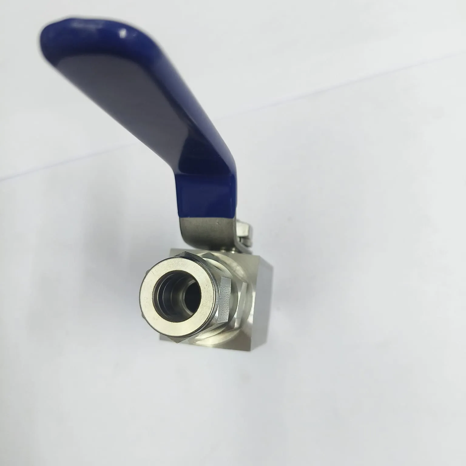 DK-LOK V86A Series Ball Valve, 6,000 psig, 1/2" Tube OD Connections, SS316, V86A-D-8T-PC - image 4