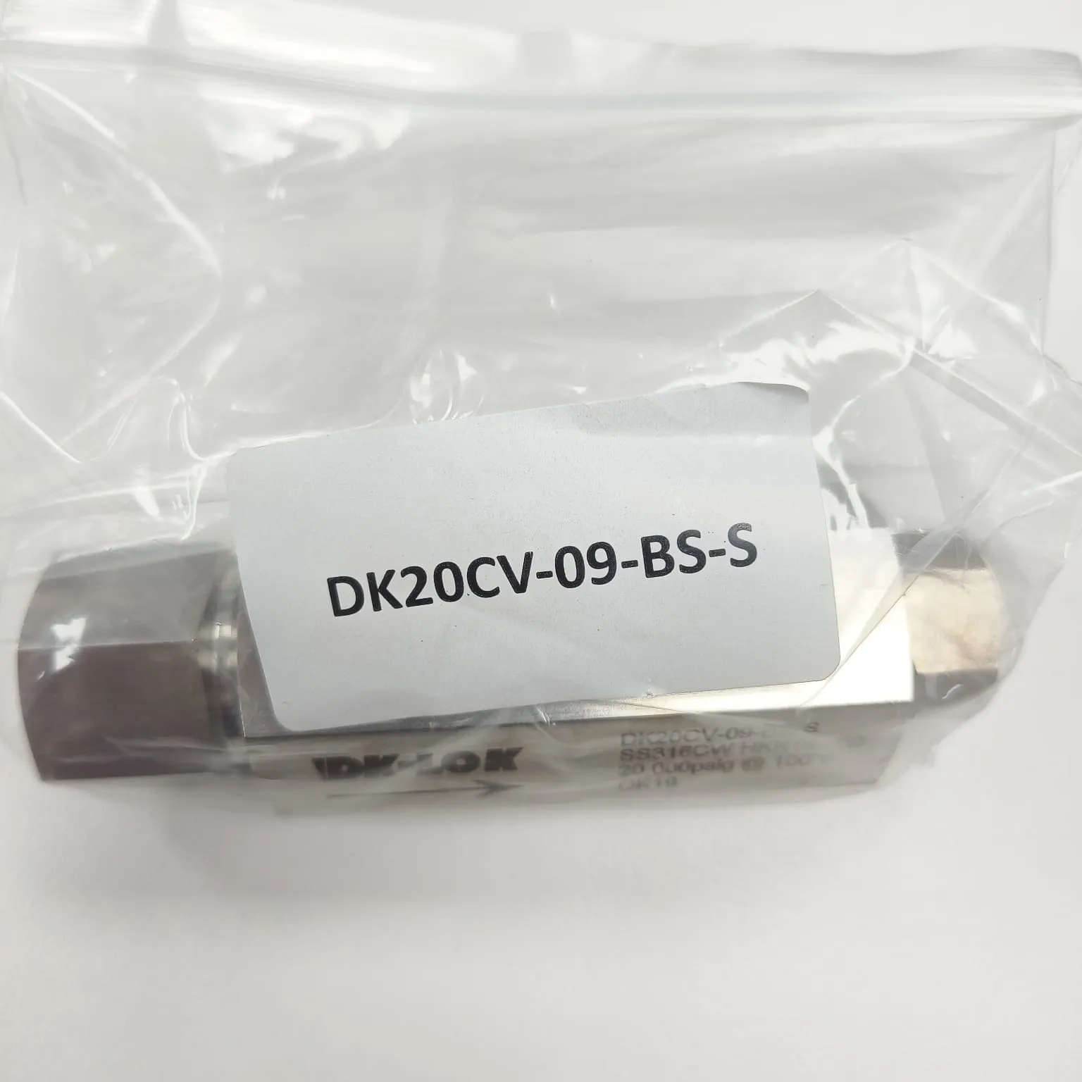 DK-LOK High Pressure Check Valve, 20,000 psi, Ball Type, 9/16" MP Female Port x 9/16" Tube OD, SS316, DK20CV-09-BS-S - image 2