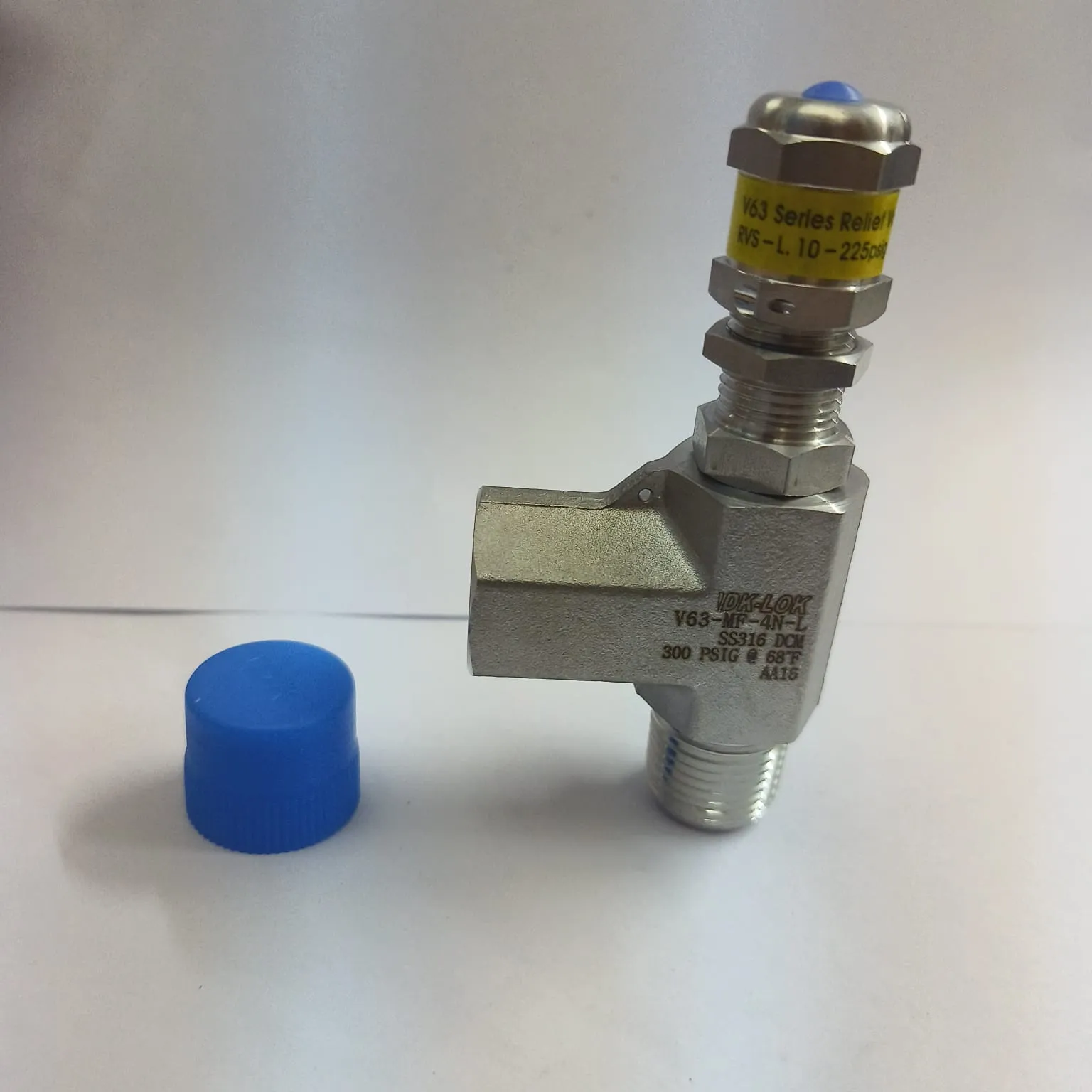 DK-LOK V63 Series Relief Valve, Cracking Pressure 10 to 225 psig, 1/4" Male x Female NPT Connections, SS316, V63-MF-4N-L - image 2