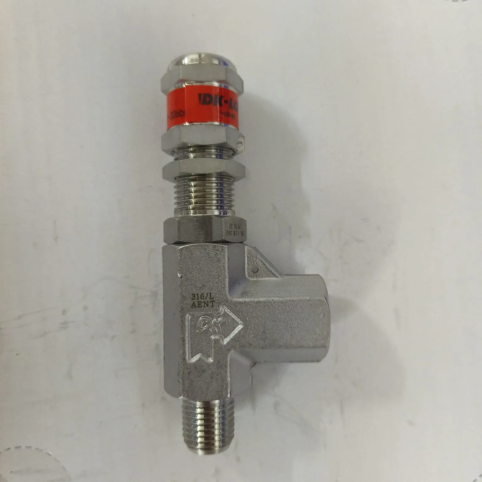 DK-LOK V66 Series Relief Valve, Cracking Pressure 50 to 350 psig, 1/4" Male x Female NPT Connections, SS316, V66-MF-4N-A - image 3