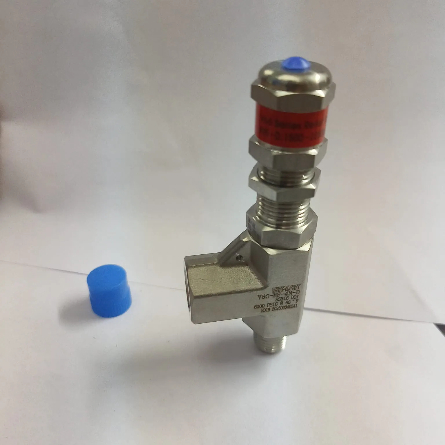 DK-LOK V66 Series Relief Valve, Cracking Pressure 1500 to 2250 psig, 1/4" Male x Female NPT Connections, SS316, V66-MF-4N-D - image 3