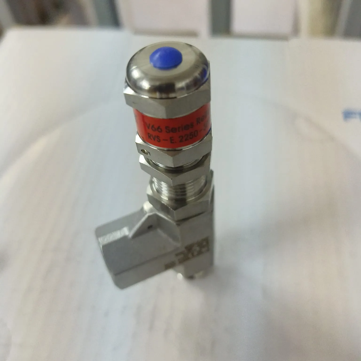 DK-LOK V66 Series Relief Valve, Cracking Pressure 2250 to 3000 psig, 1/4" Male x Female NPT Connections, SS316, V66-MF-4N-E - image 4