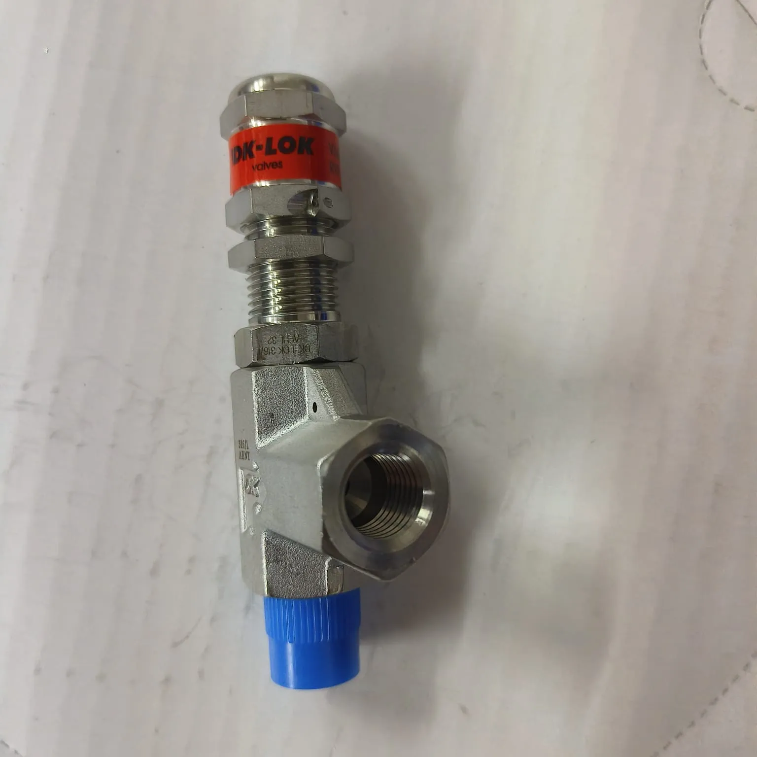 DK-LOK V66 Series Relief Valve, Cracking Pressure 2250 to 3000 psig, 1/4" Male x Female NPT Connections, SS316, V66-MF-4N-E - image 5