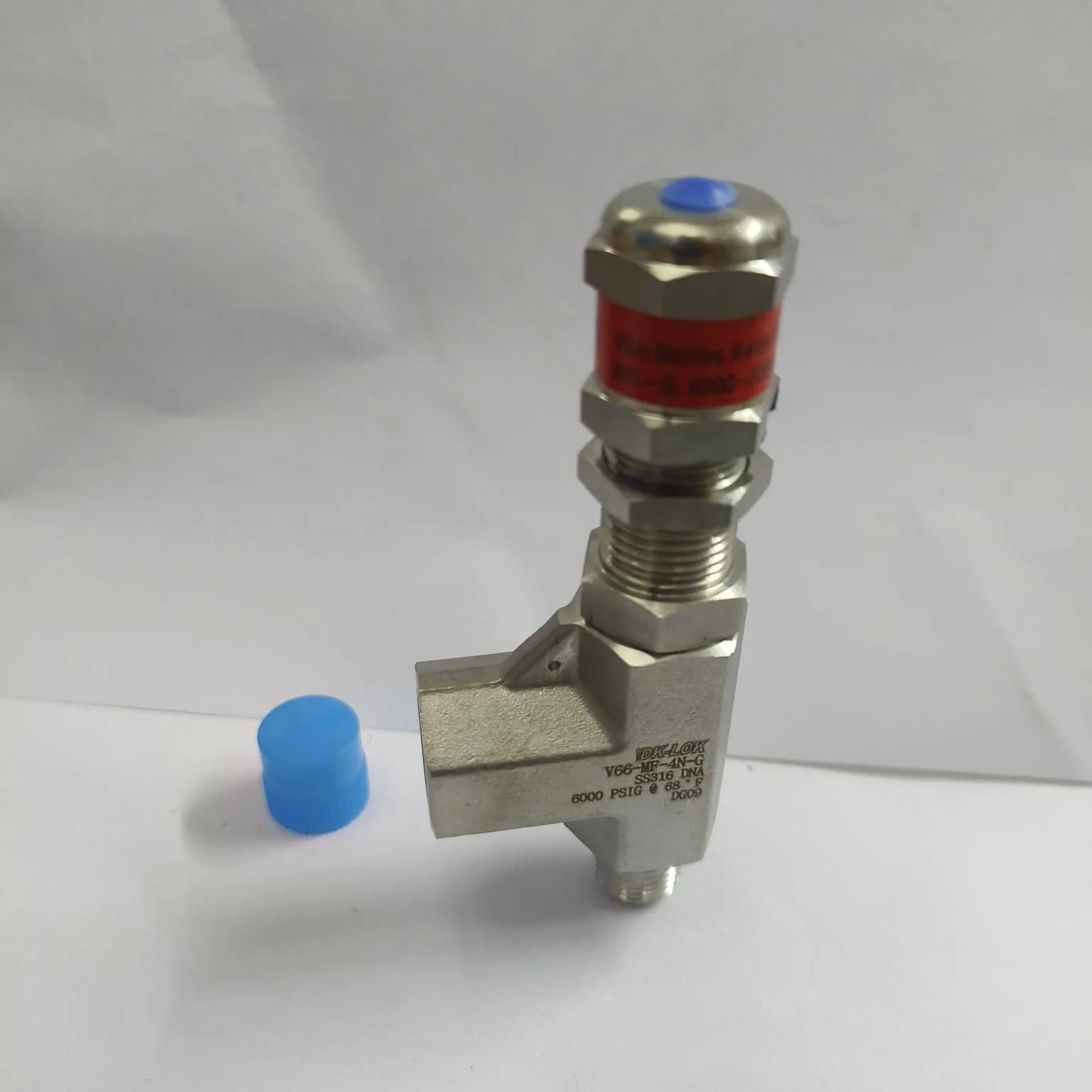 DK-LOK V66 Series Relief Valve, Cracking Pressure 4000 to 5000 psig, 1/4" Male x Female NPT Connections, SS316, V66-MF-4N-G - image 3