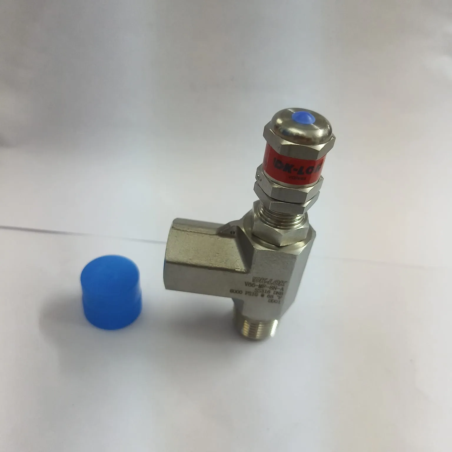 DK-LOK V66 Series Relief Valve, Cracking Pressure 50 to 350 psig, 1/2" Male x Female NPT Connections, SS316, V66-MF-8N-A - image 3