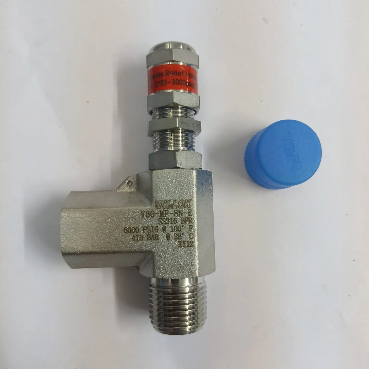 DK-LOK V66 Series Relief Valve, Cracking Pressure 2250 to 3000 psig, 1/2" Male x Female NPT Connections, SS316, V66-MF-8N-E - image 2