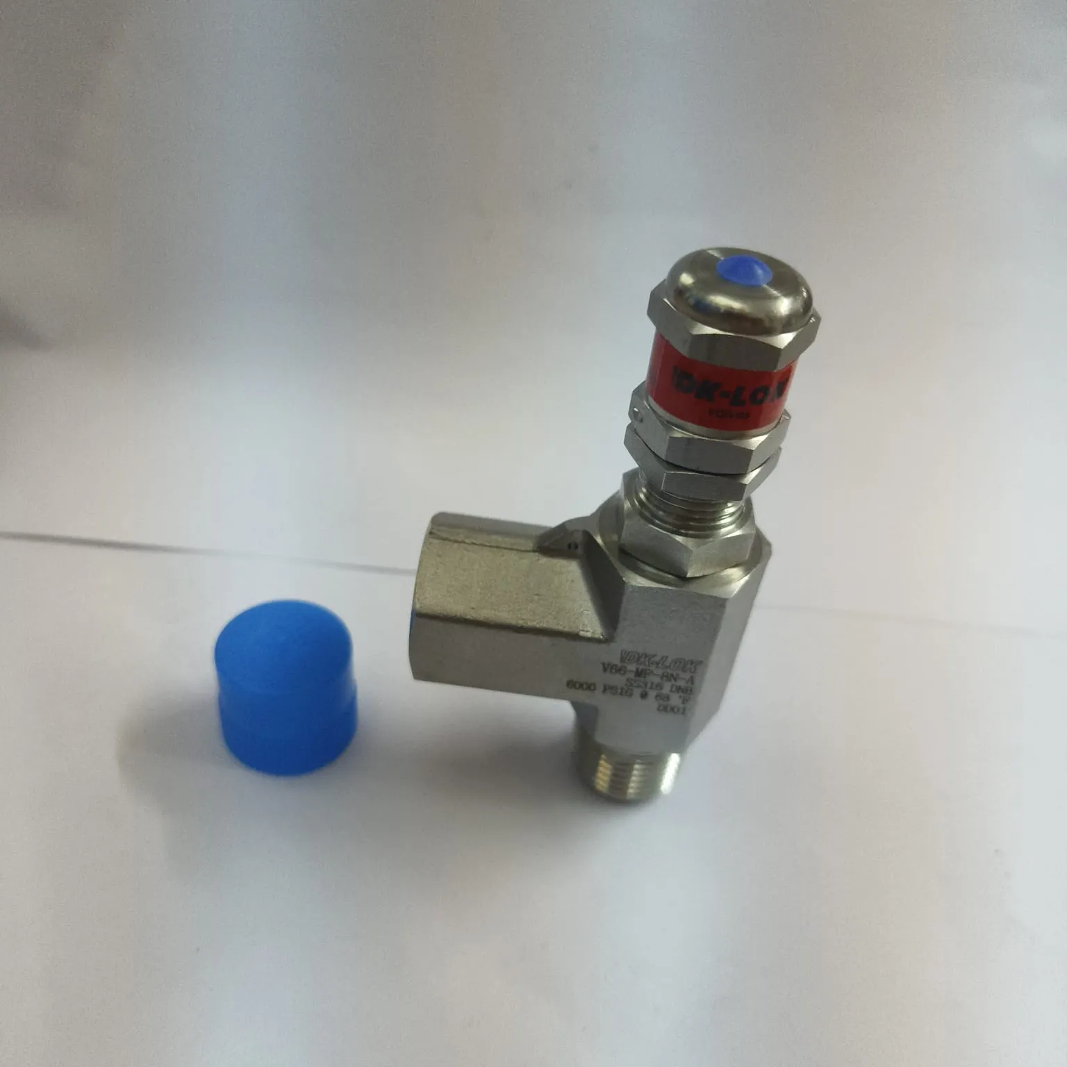 DK-LOK V66 Series Relief Valve, Cracking Pressure 3000 to 4000 psig, 1/2" Male x Female NPT Connections, SS316, V66-MF-8N-F - image 3