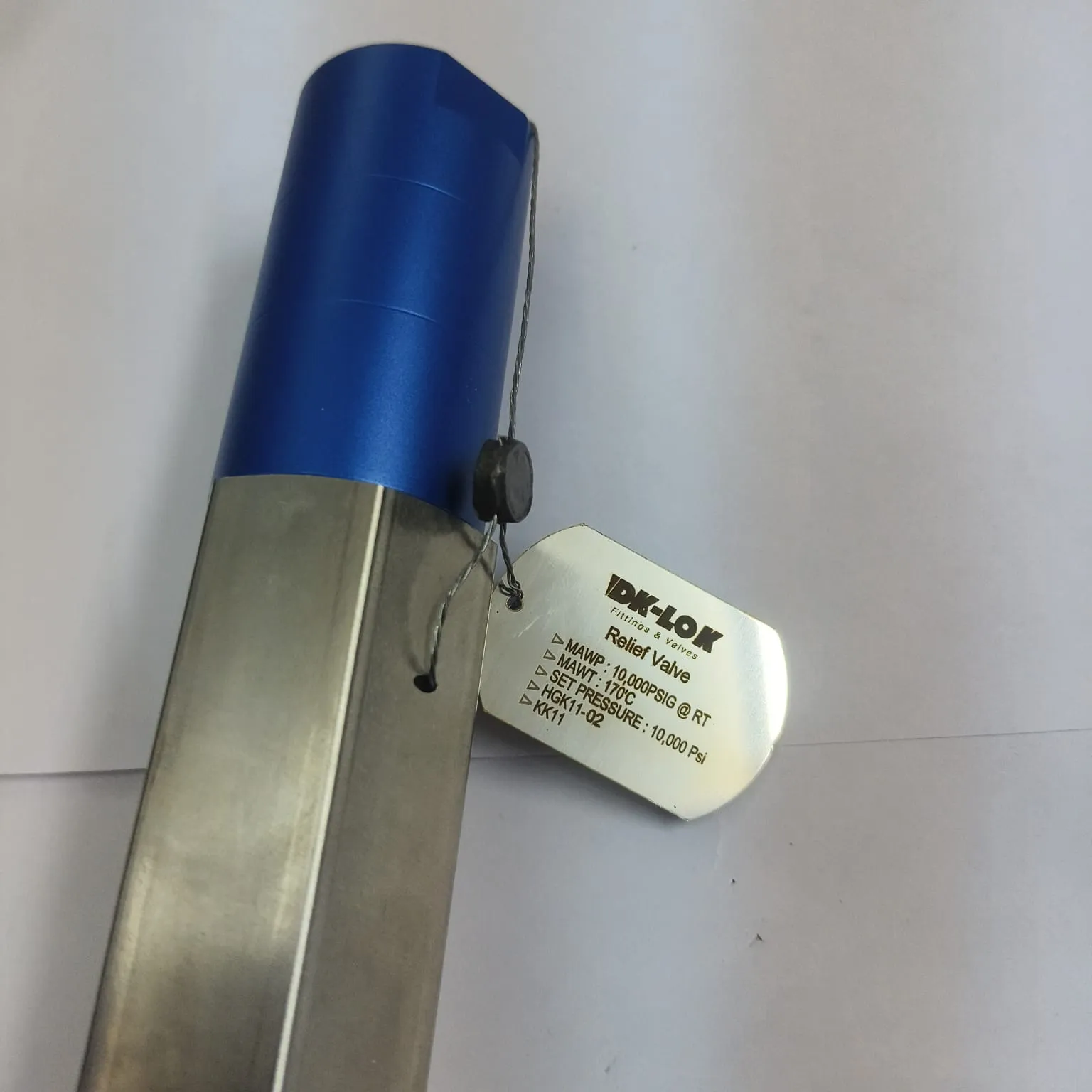 DK-LOK High-Pressure Relief Valve, Factory Set Pressure 10,000 psig, 1/2" Male x Female NPT Connections, SS316, DK15RVS-MF8N-S - image 4
