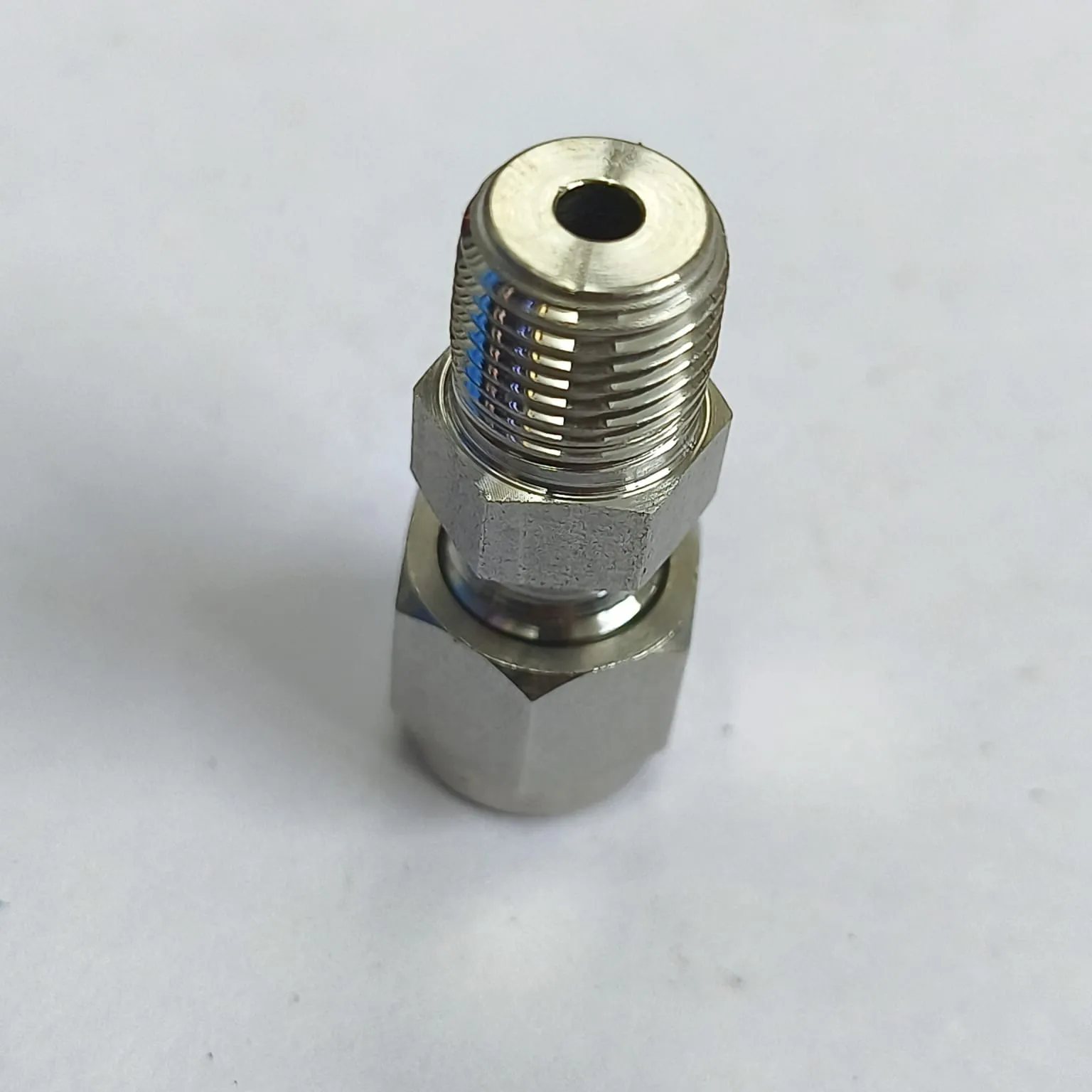 DK-LOK Compression Tube Straight Fitting, 3/16" Tube OD x 1/8" Male NPT, SS316, DMC-3-2N-S - image 3