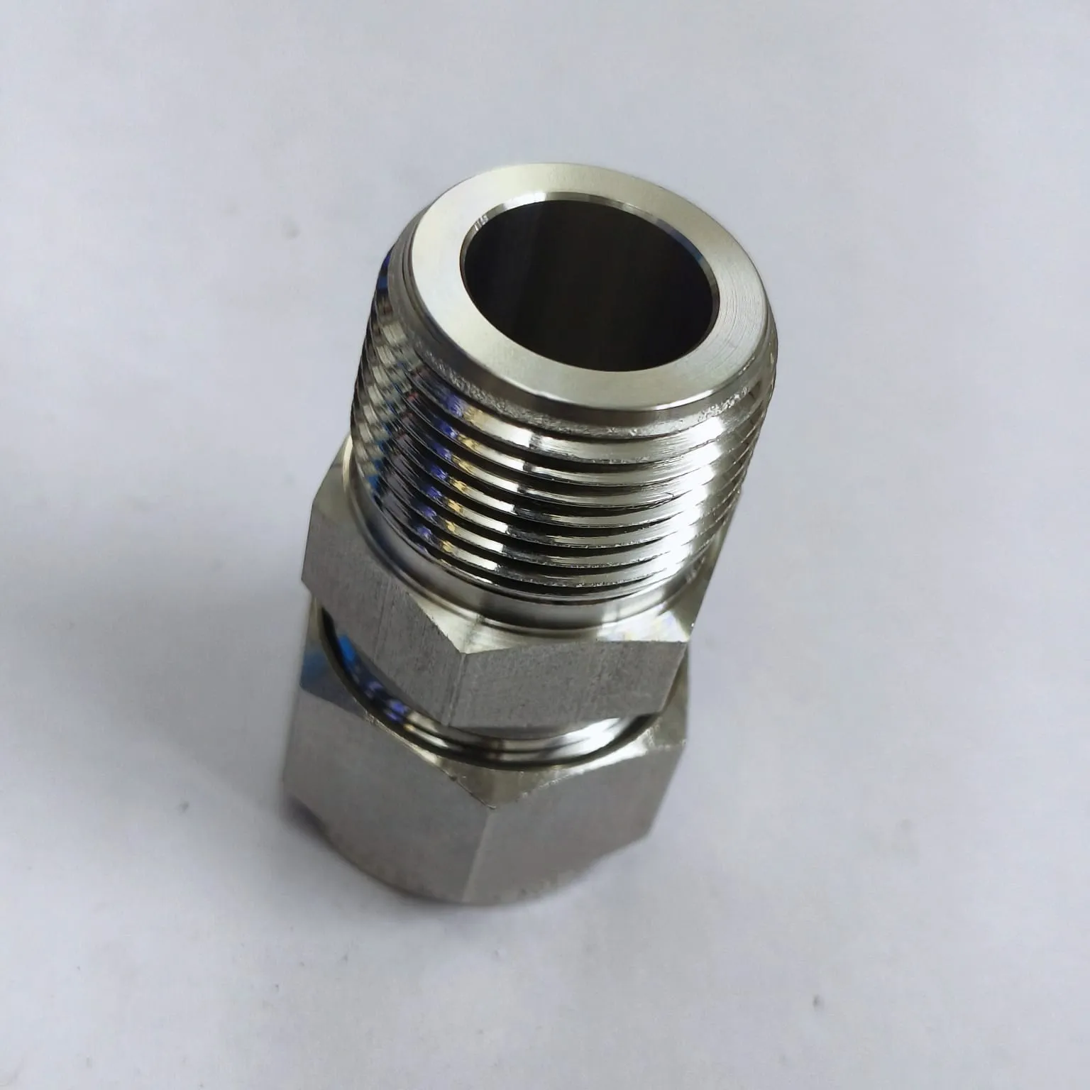 DK-LOK Compression Tube Straight Fitting, 3/4" Tube OD x 3/4" Male NPT, SS316, DMC-12-12N-S - image 3