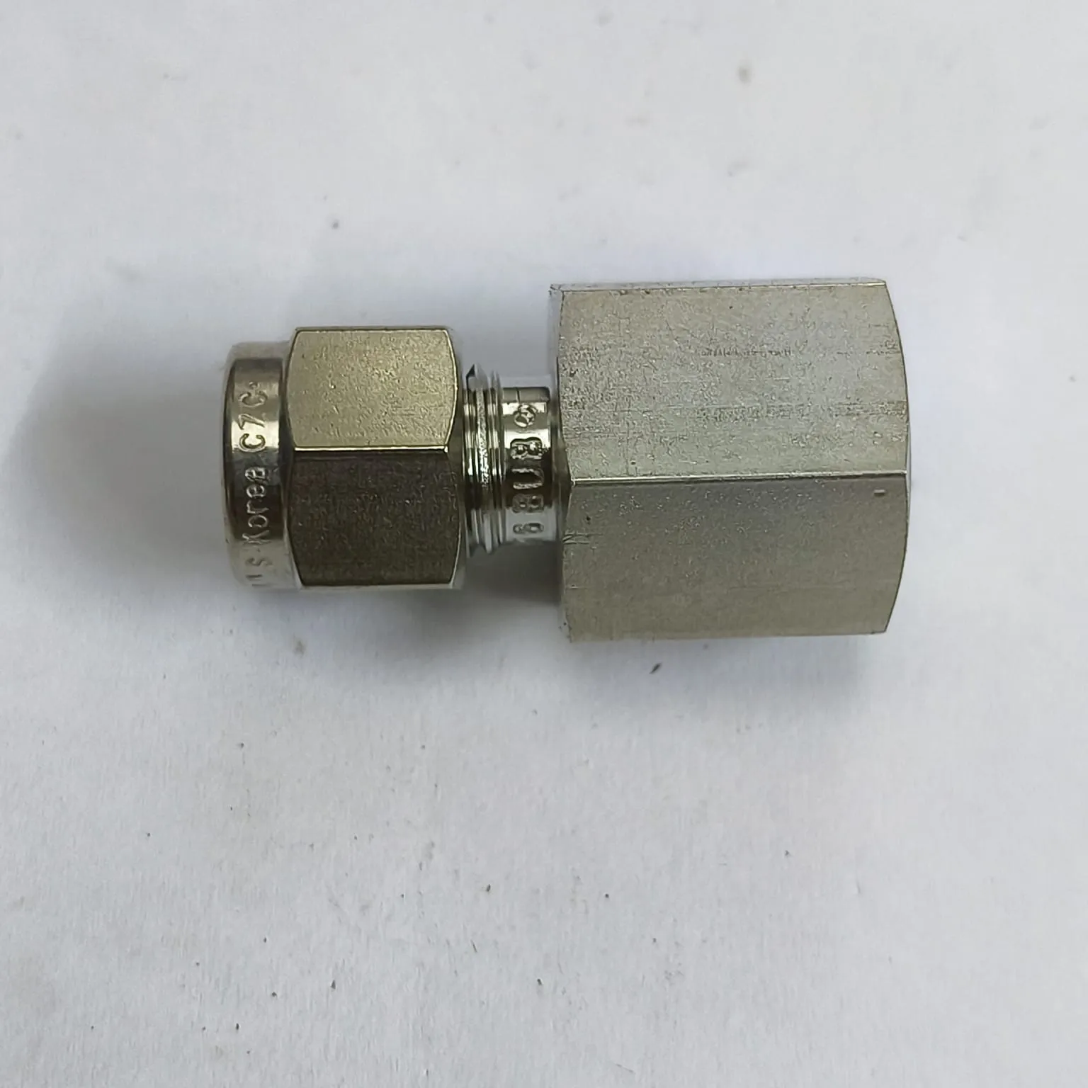 DK-LOK Compression Tube Straight Fitting, 1/4" Tube OD x 1/4" Female NPT, SS316, DCF-4-4N-S - image 2