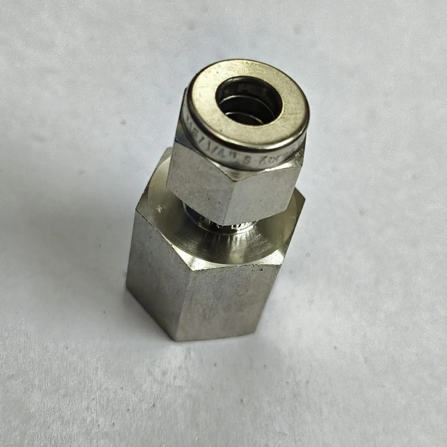 DK-LOK Compression Tube Straight Fitting, 1/4" Tube OD x 1/4" Female NPT, SS316, DCF-4-4N-S - image 4