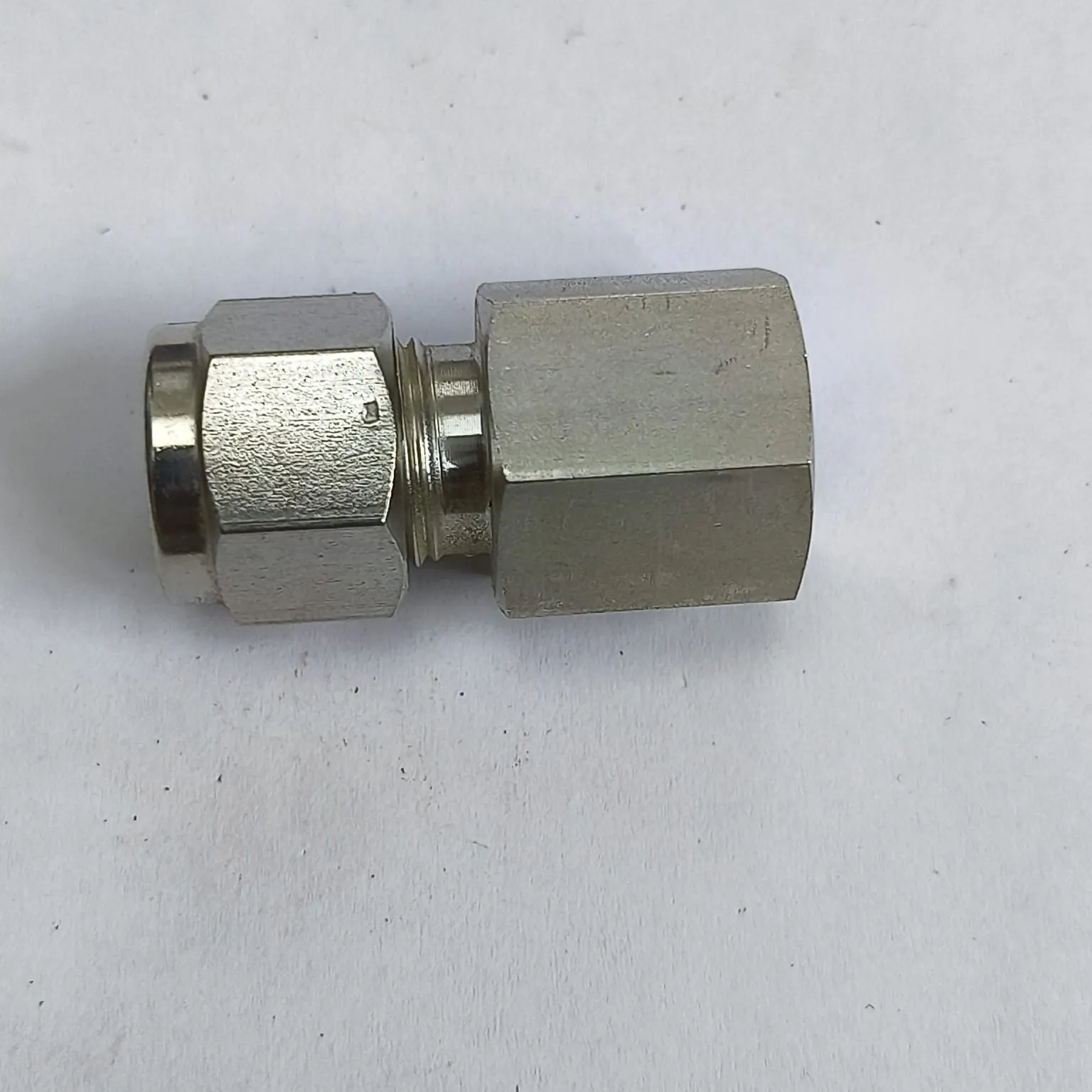 DK-LOK Compression Tube Straight Fitting, 3/8" Tube OD x 1/4" Female NPT, SS316, DCF-6-4N-S - image 2